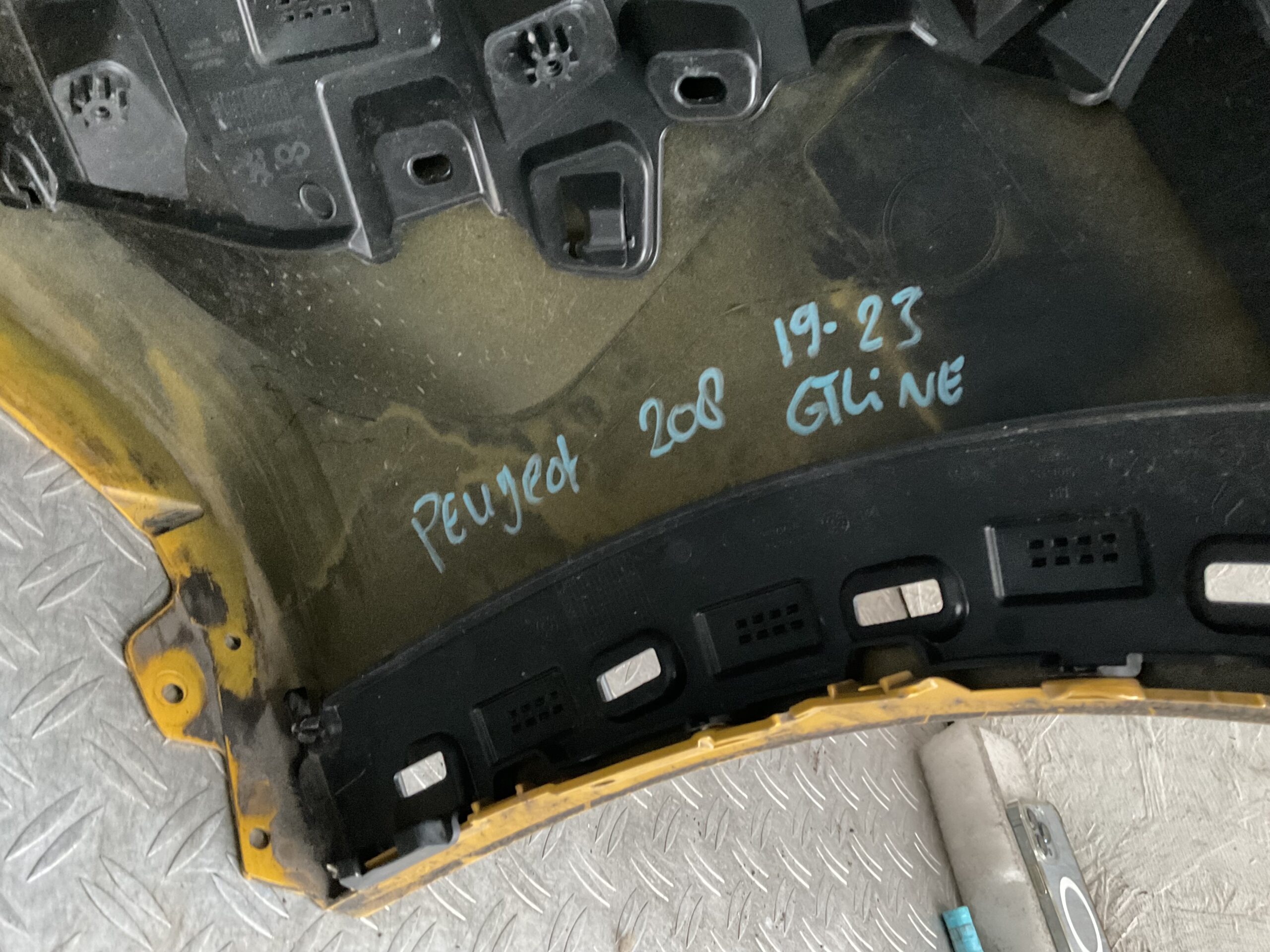 Bumper Peugeot 208 GT line GT-Line 19-24 9829055580 Voorbumper J4-12565