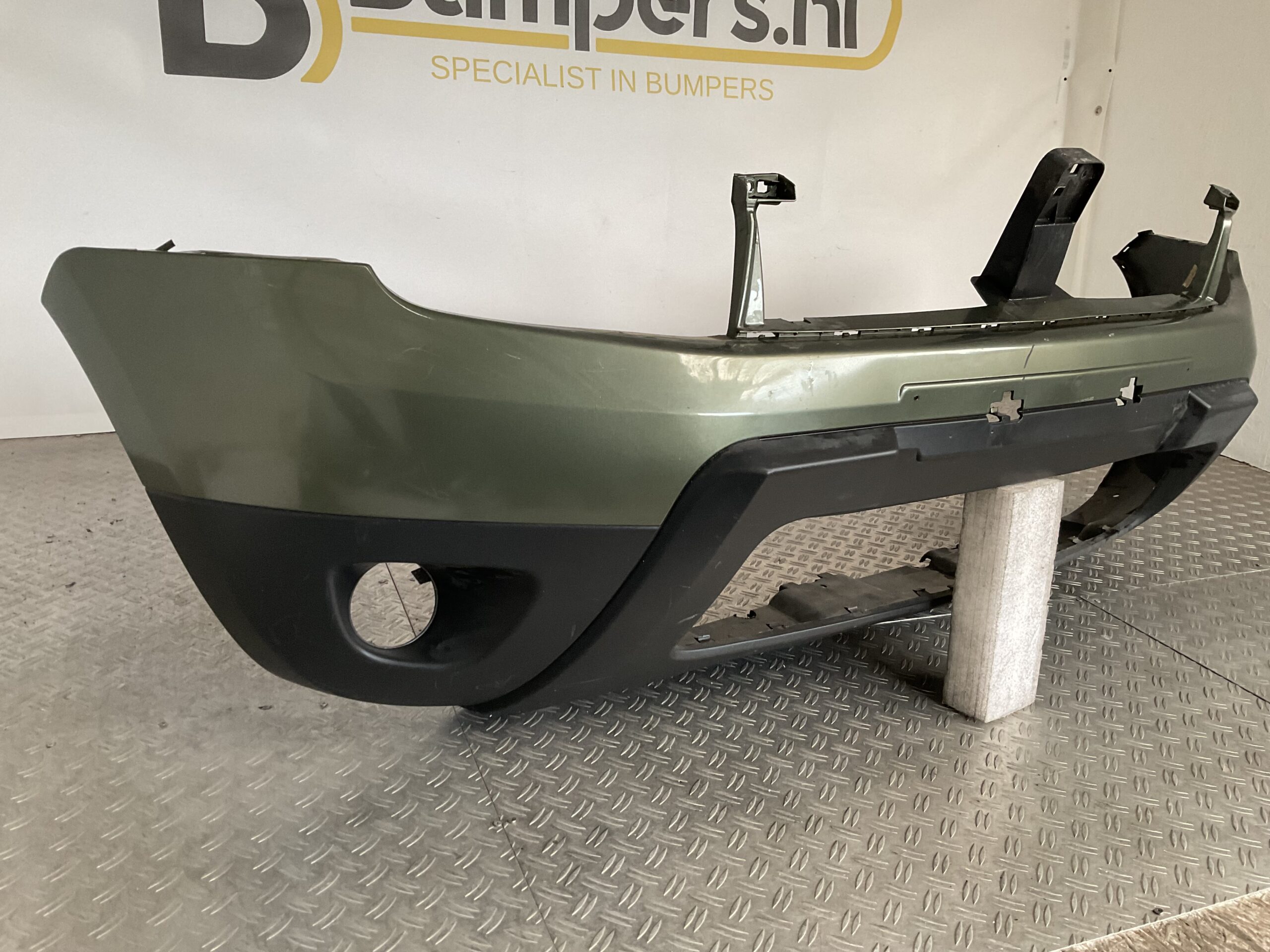 Bumper Dacia Duster 10-15 620220030R Voorbumper G3-16664z