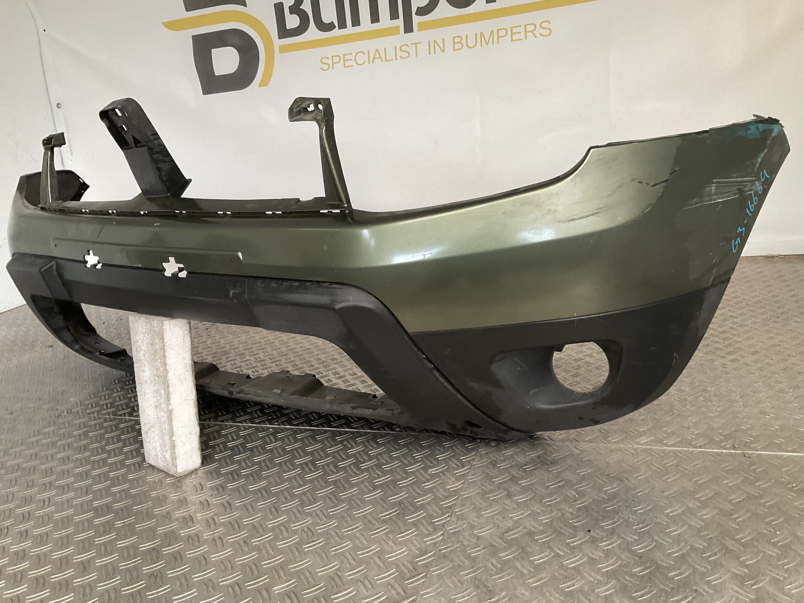 Bumper Dacia Duster 10-15 620220030R Voorbumper G3-16664z