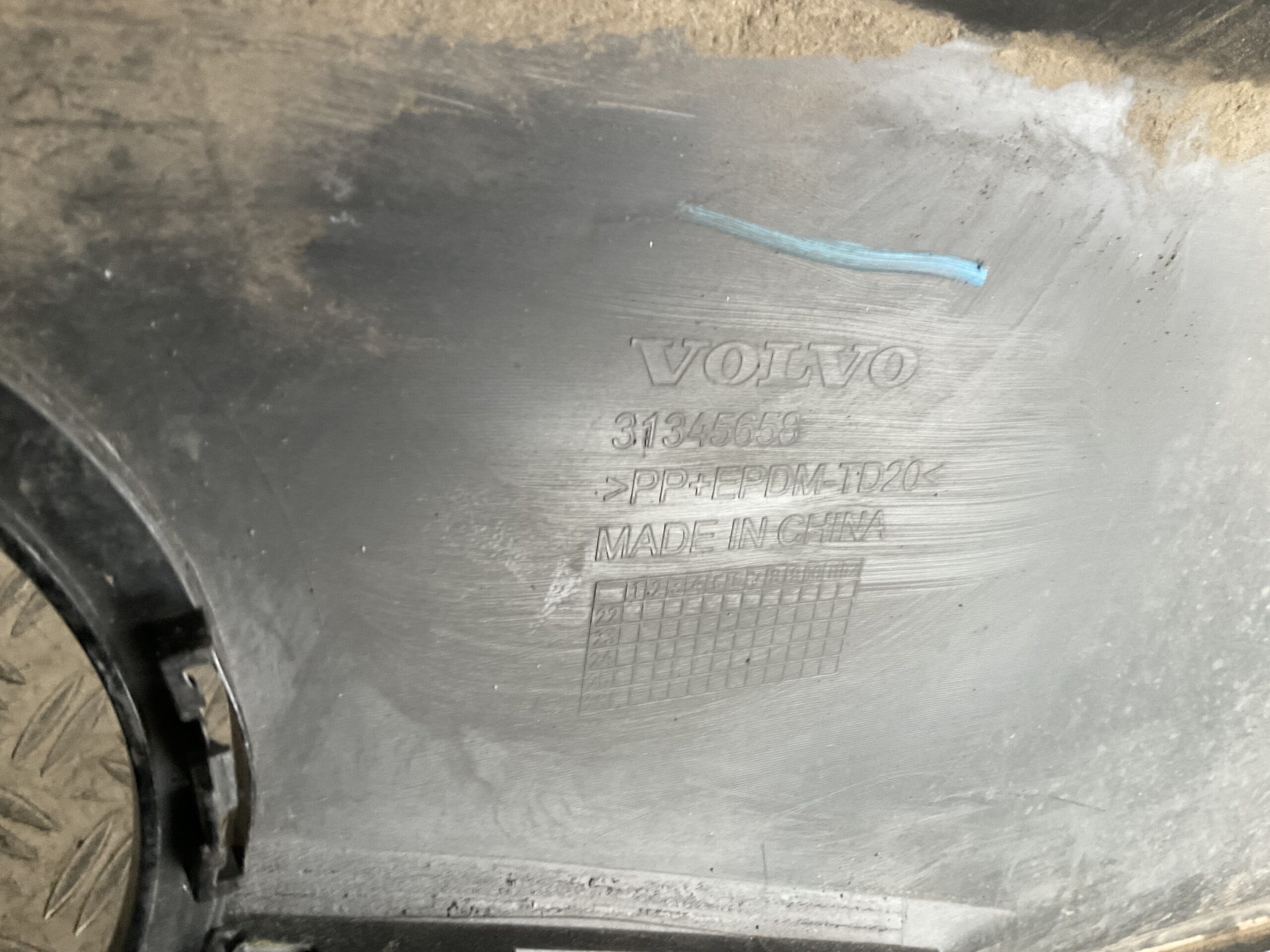 Bumper Volvo EX30 EX 30 23-25 31345658 Voorbumper E5-16827z