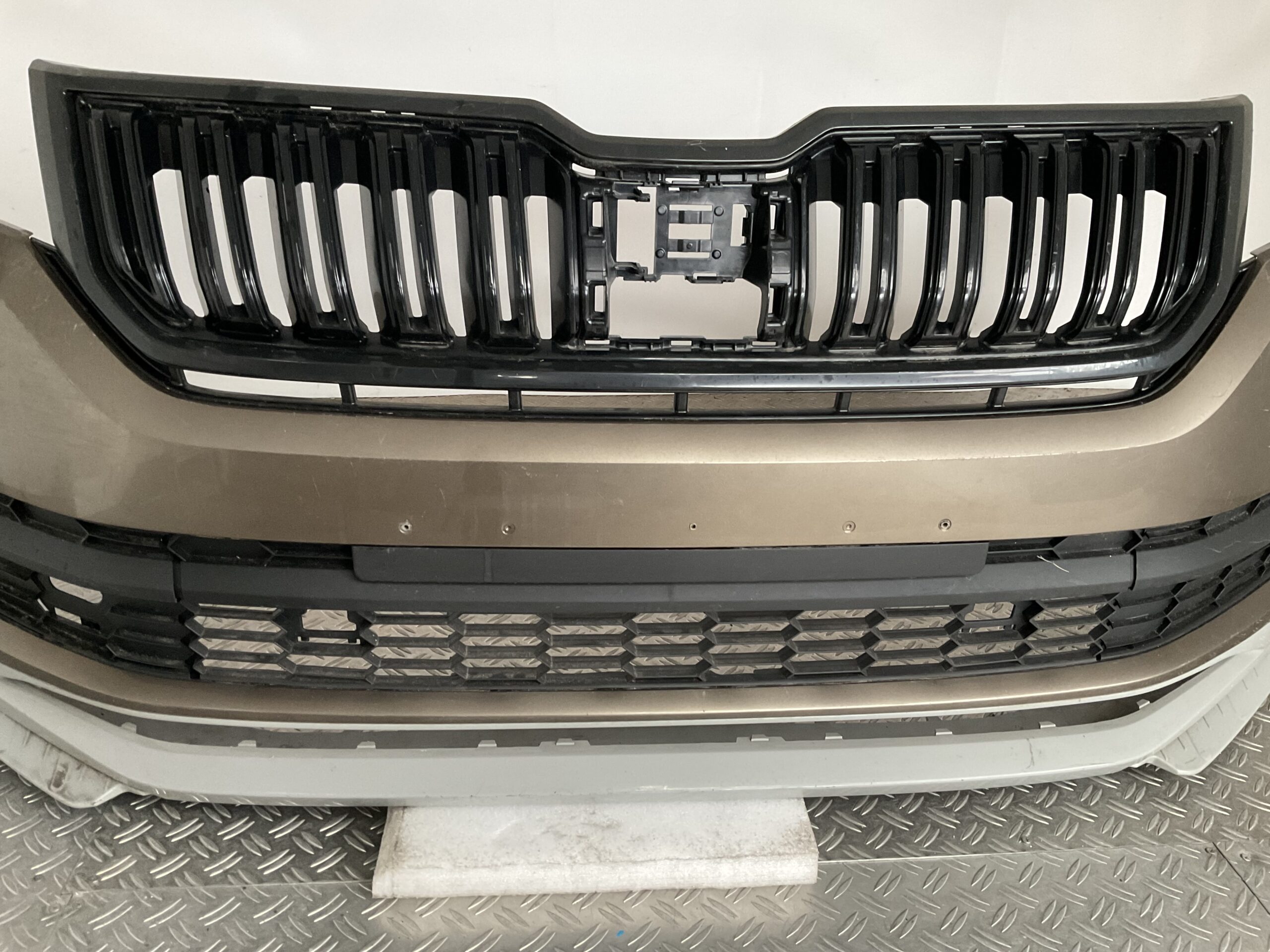 Bumper Skoda Kadiaq 565 17- 565807221 Voorbumper H5-17092z