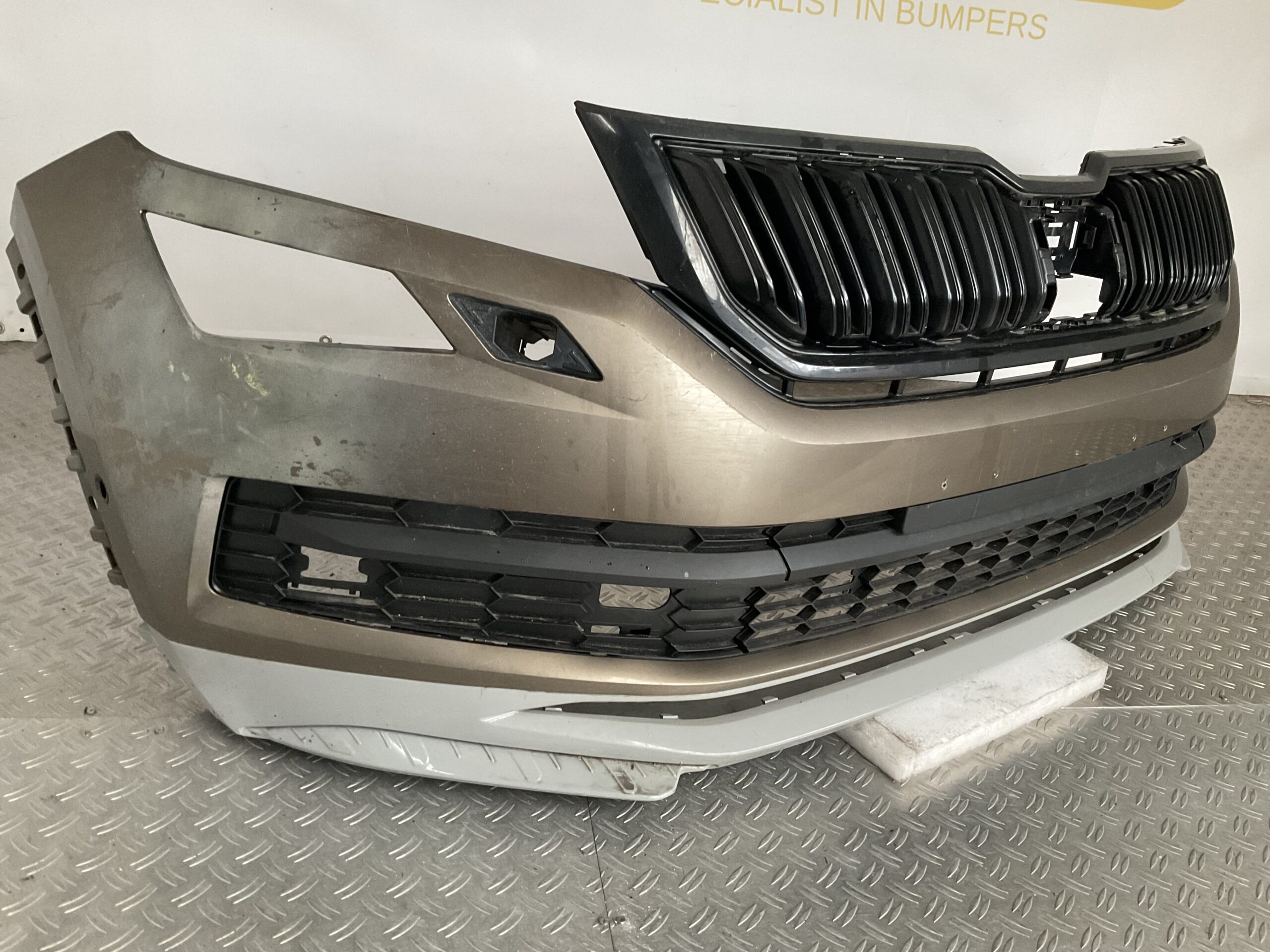 Bumper Skoda Kadiaq 565 17- 565807221 Voorbumper H5-17092z