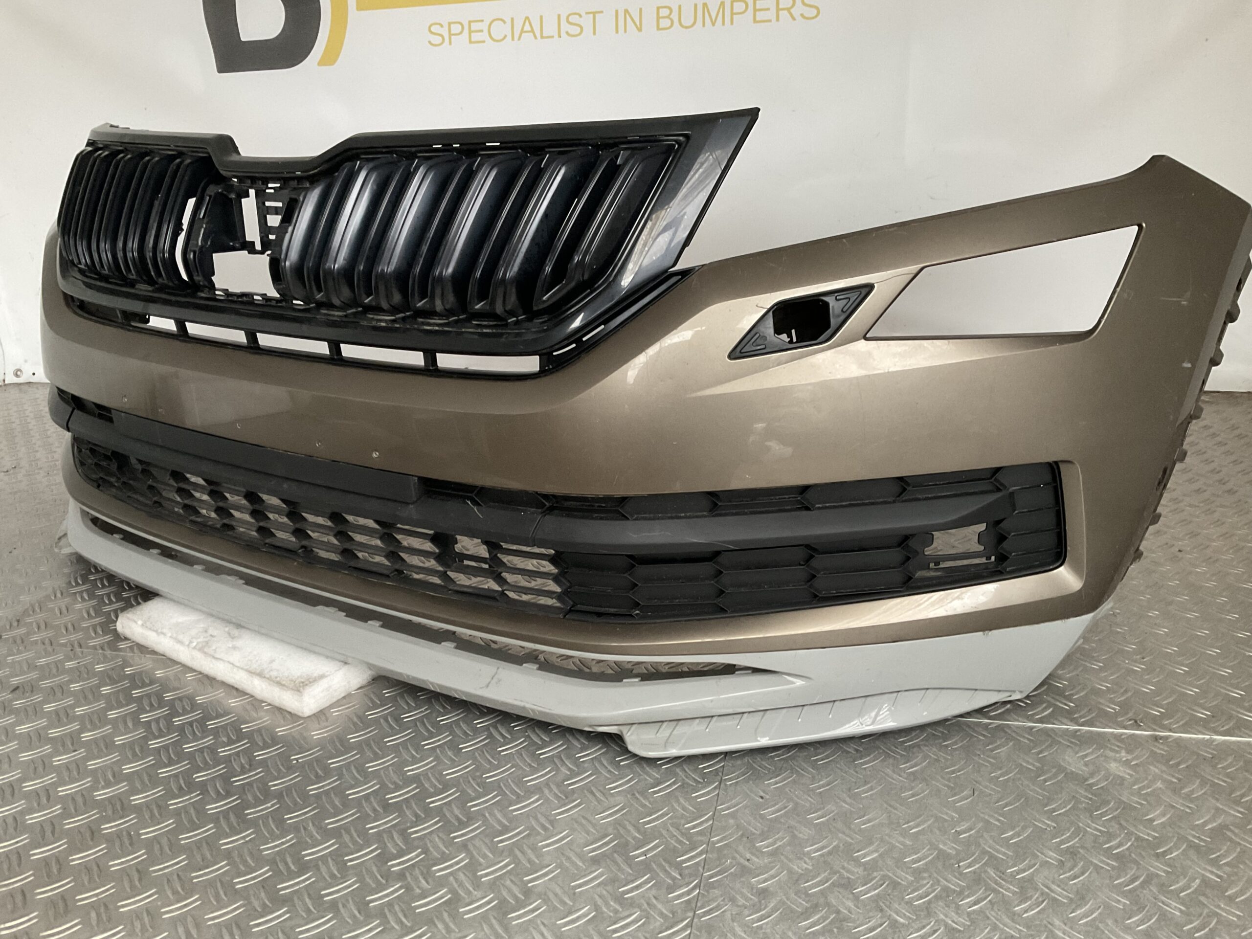 Bumper Skoda Kadiaq 565 17- 565807221 Voorbumper H5-17092z