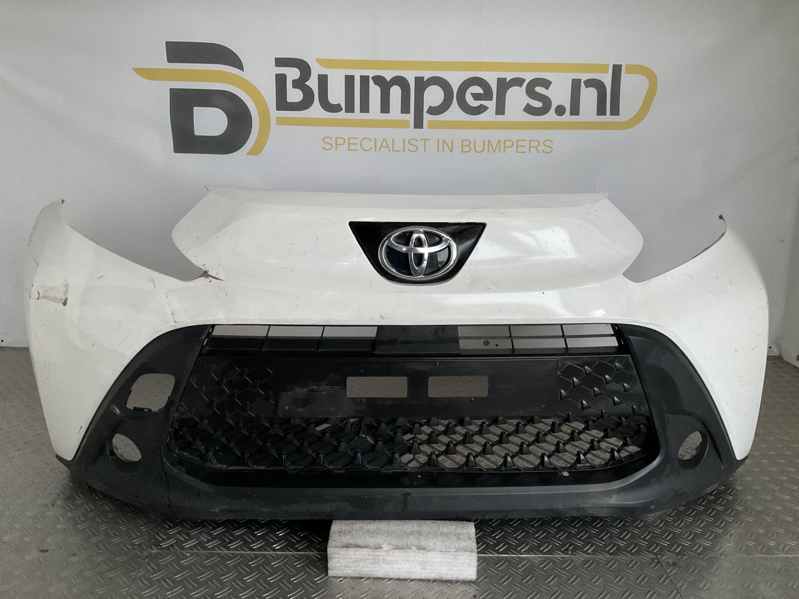 Bumper Toyota Aygo X Cross AygoX Xcross 52119-OH190 Voorbumper D5-17210z