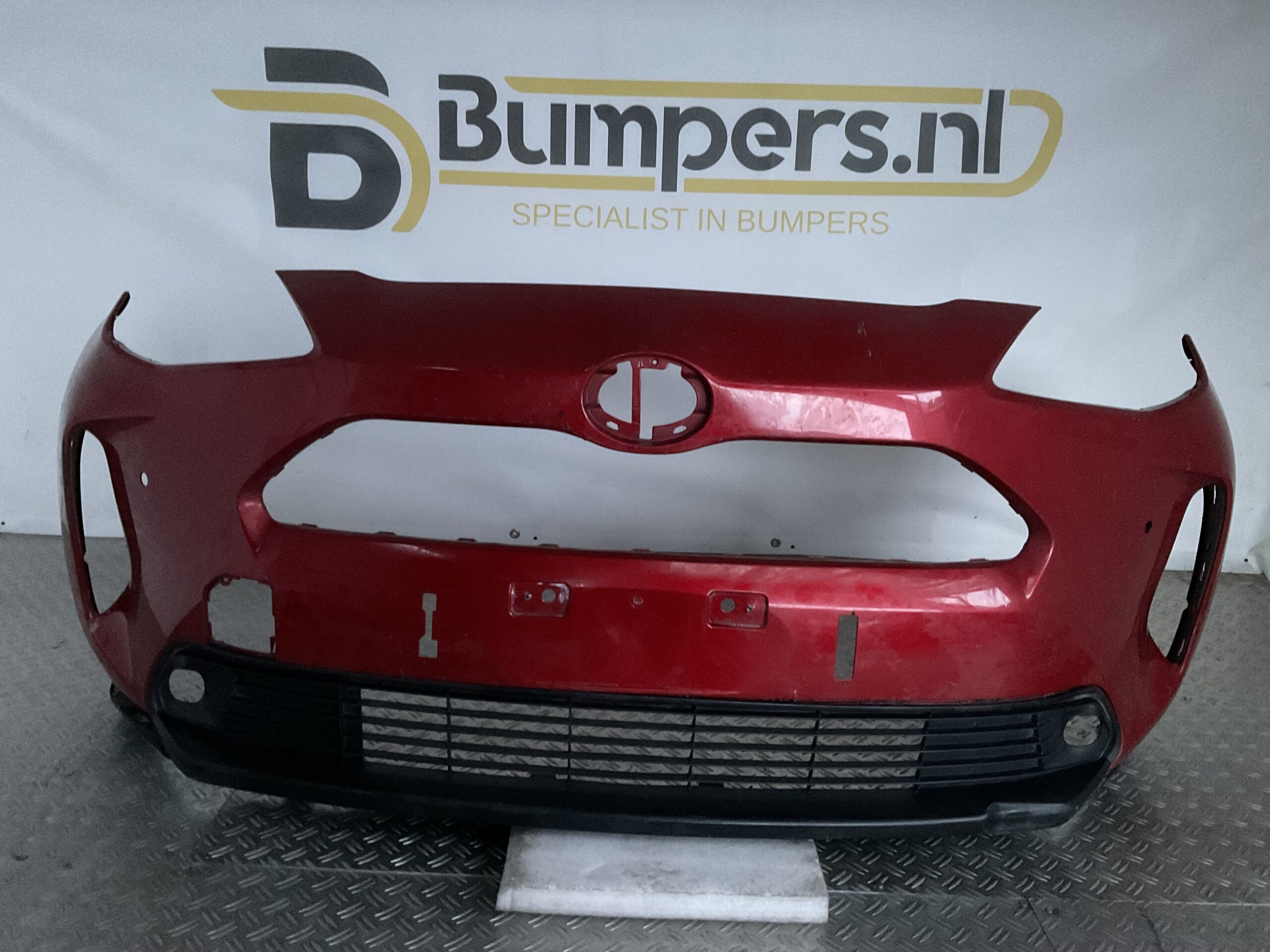 Bumper Toyota Yaris Cross 20-25 pdc 52119-0DC20 Voorbumper D5-17216z
