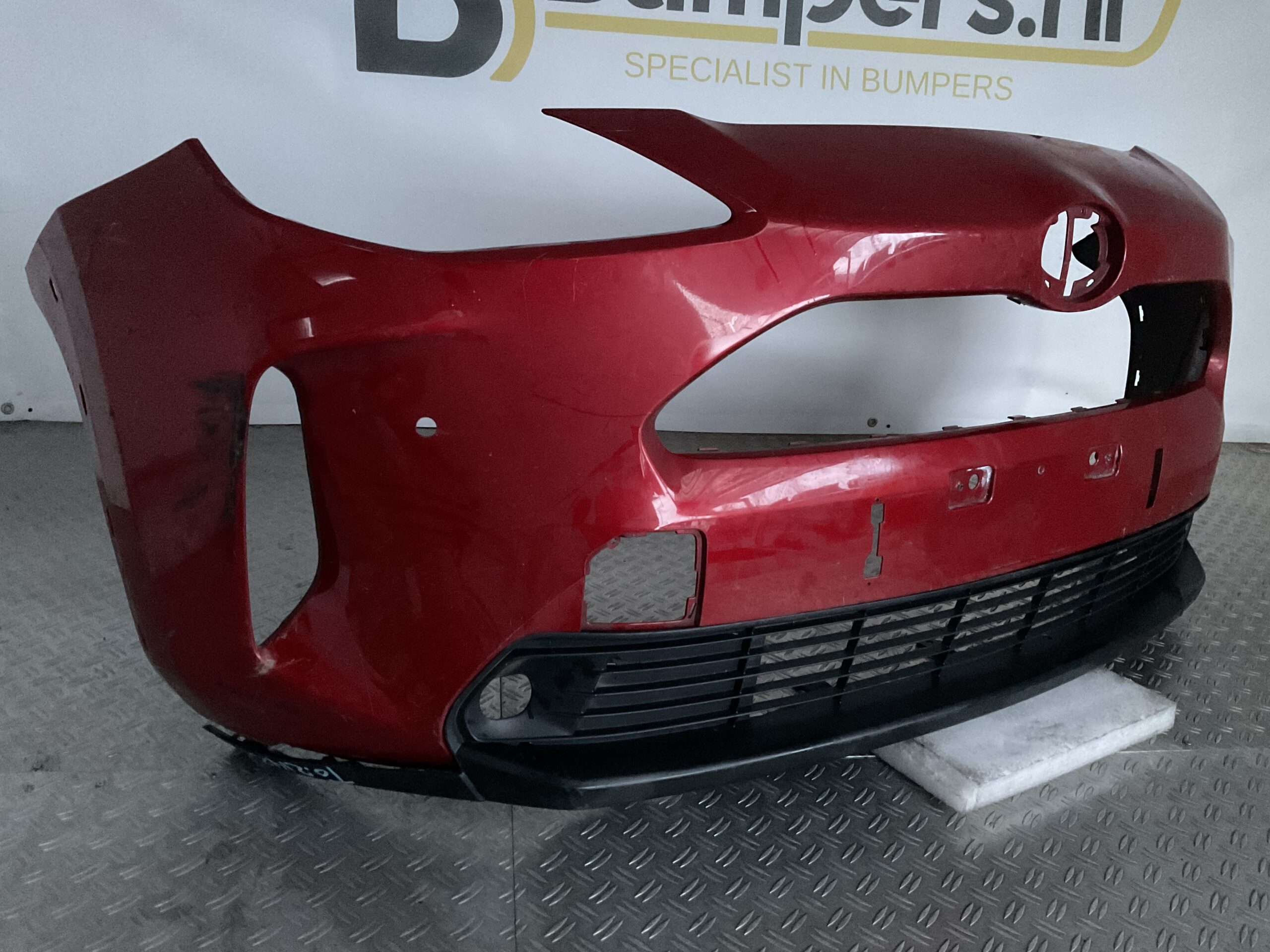 Bumper Toyota Yaris Cross 20-25 pdc 52119-0DC20 Voorbumper D5-17216z