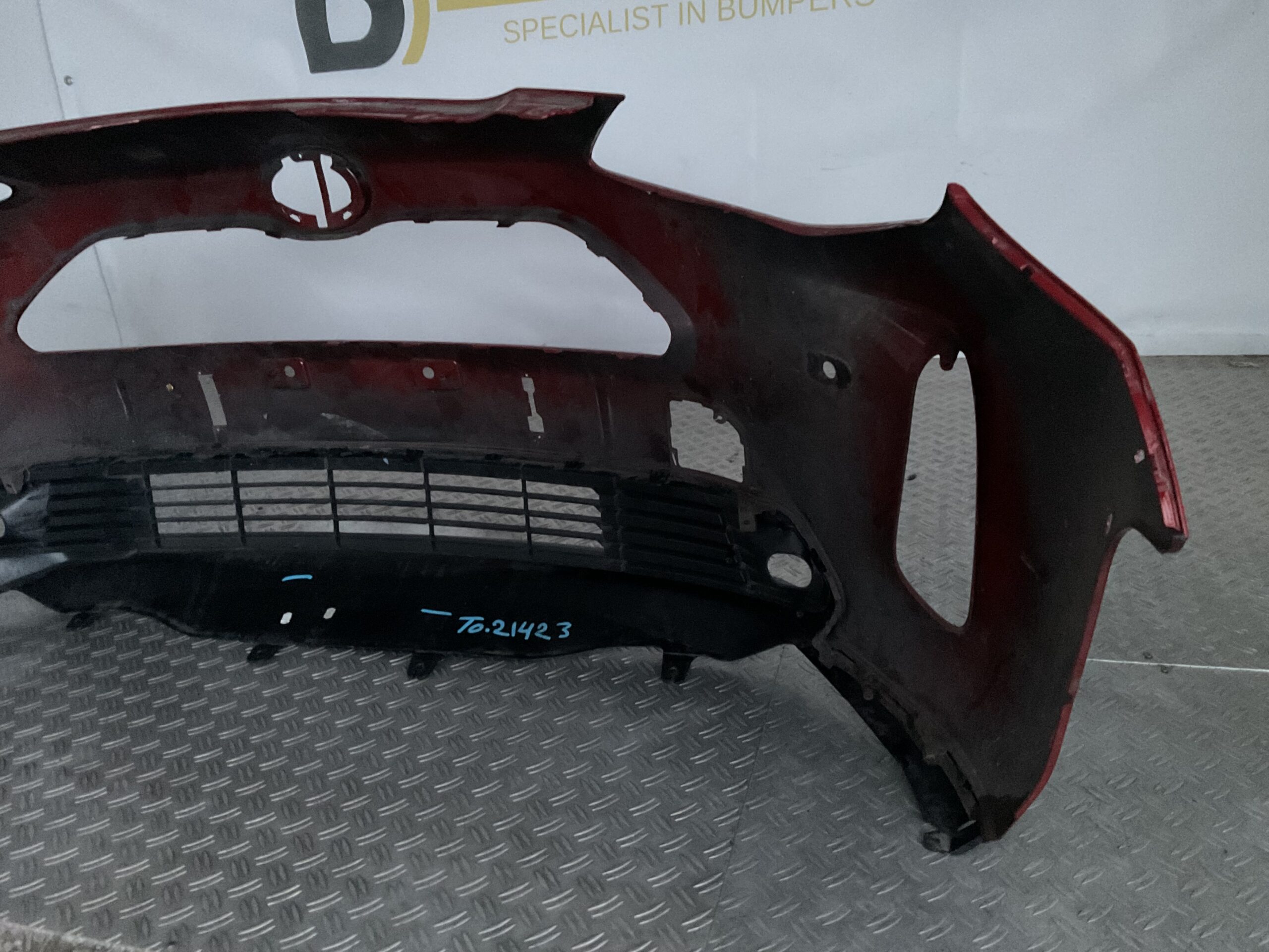Bumper Toyota Yaris Cross 20-25 pdc 52119-0DC20 Voorbumper D5-17216z
