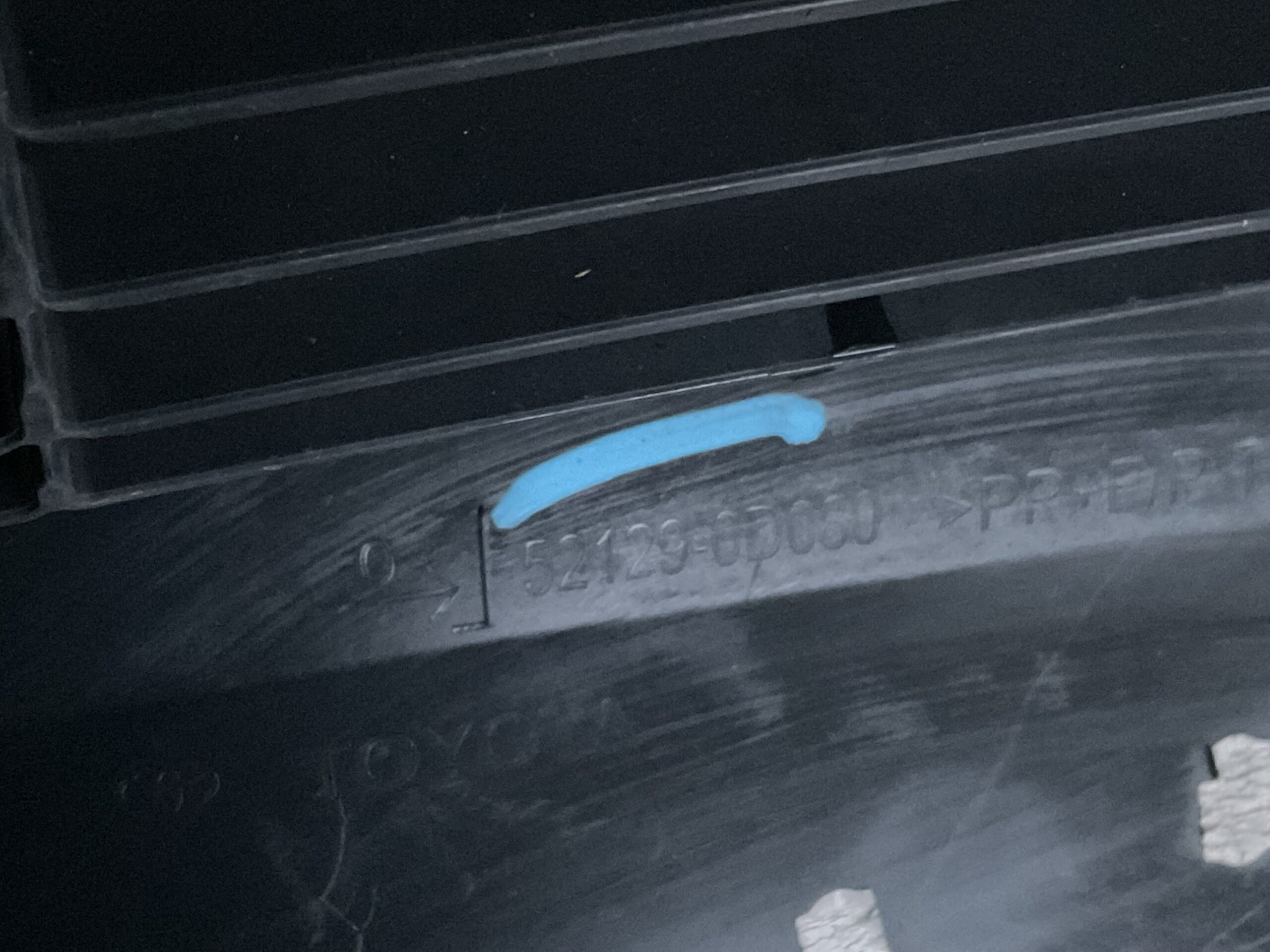 Bumper Toyota Yaris Cross 20-25 pdc 52119-0DC20 Voorbumper D5-17216z