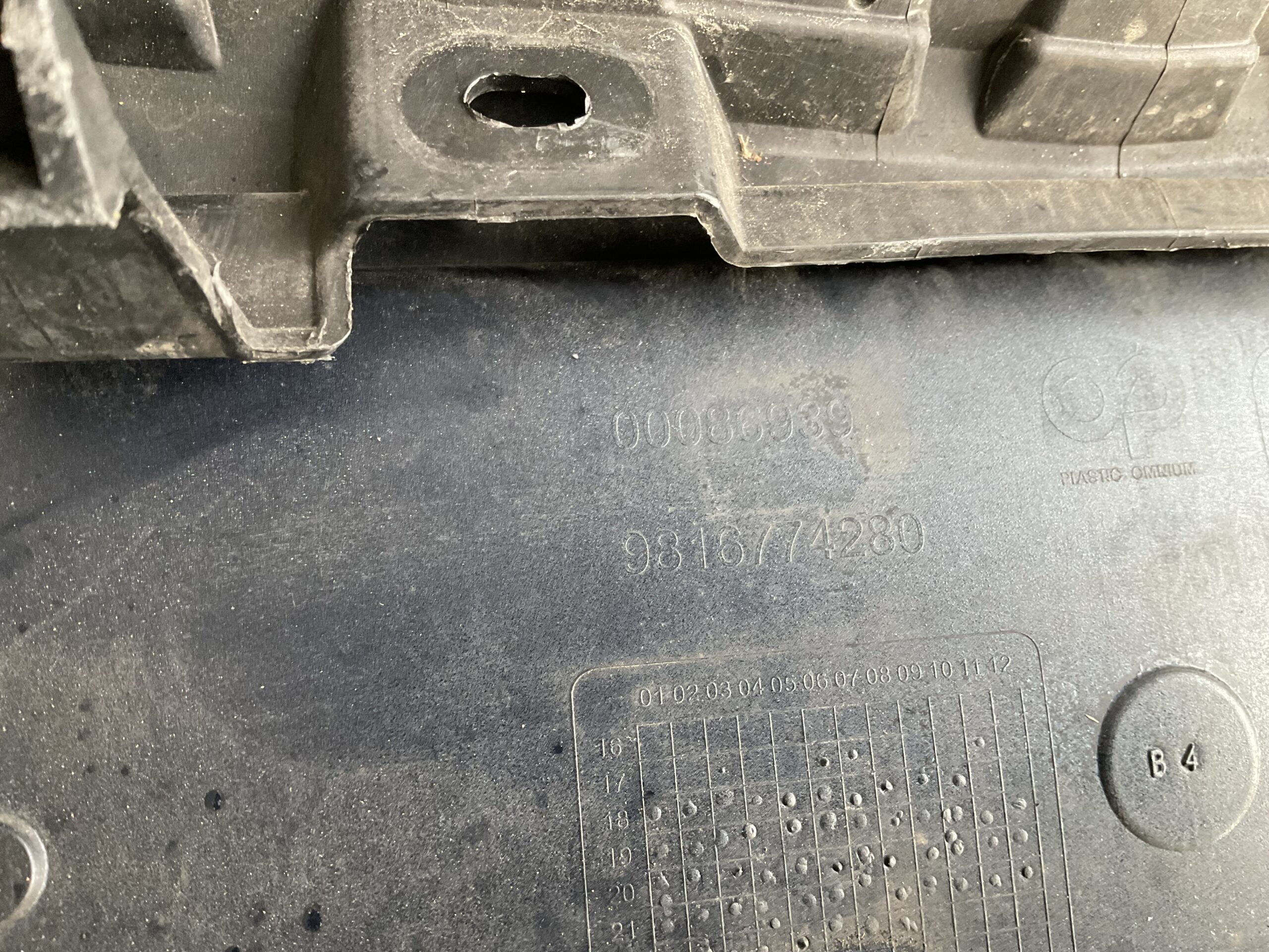 Bumper Opel Combo E 6xpdc 18-23 9816774280 Voorbumper i5-17405z