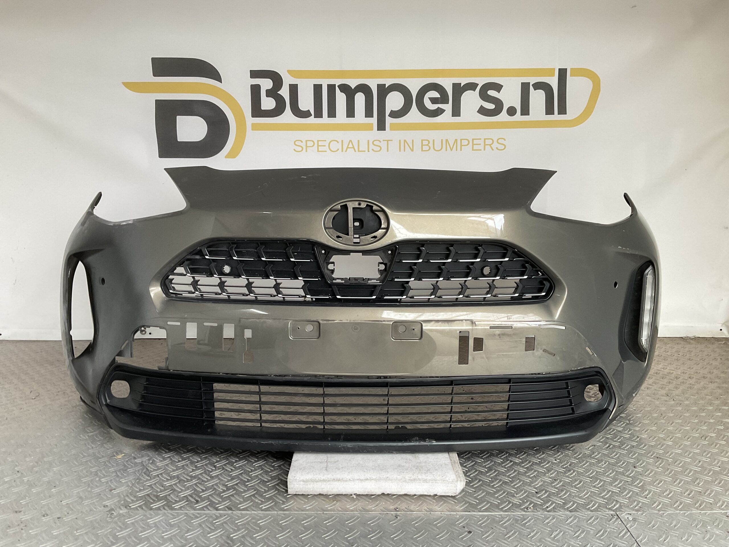 Bumper Toyota Yaris Cross 20-25 52119-0DC20 LED Voorbumper D5-17604z