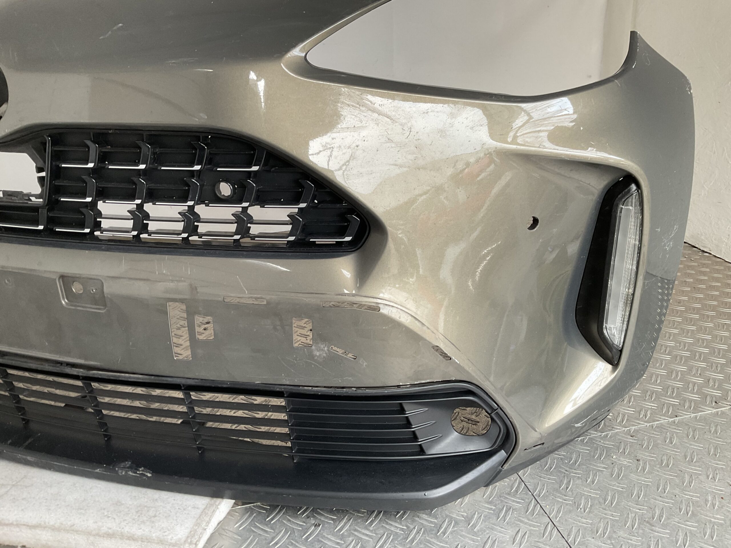 Bumper Toyota Yaris Cross 20-25 52119-0DC20 LED Voorbumper D5-17604z