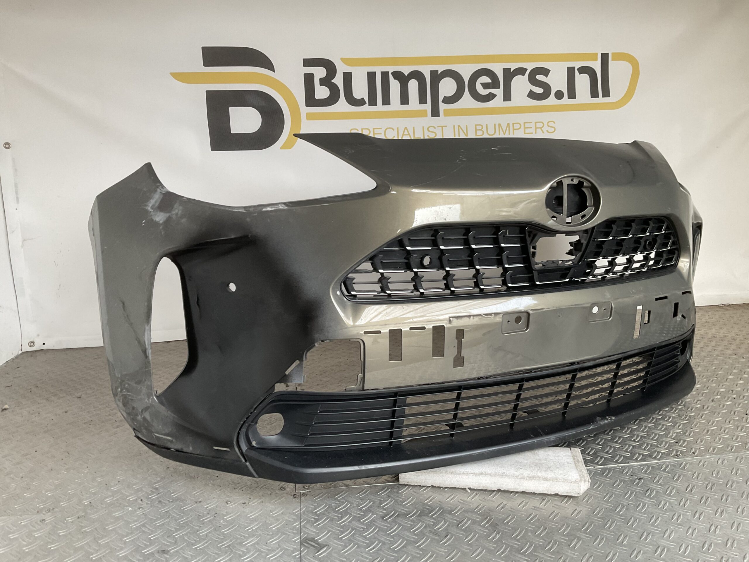 Bumper Toyota Yaris Cross 20-25 52119-0DC20 LED Voorbumper D5-17604z
