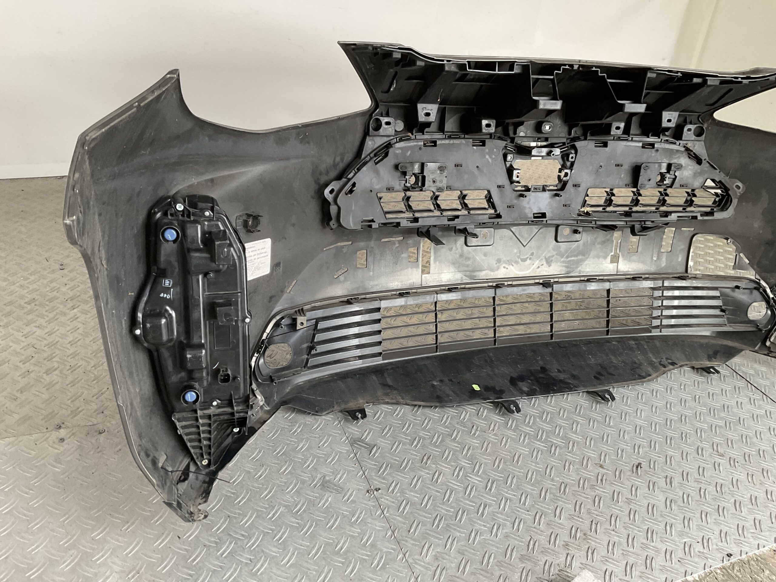 Bumper Toyota Yaris Cross 20-25 52119-0DC20 LED Voorbumper D5-17604z