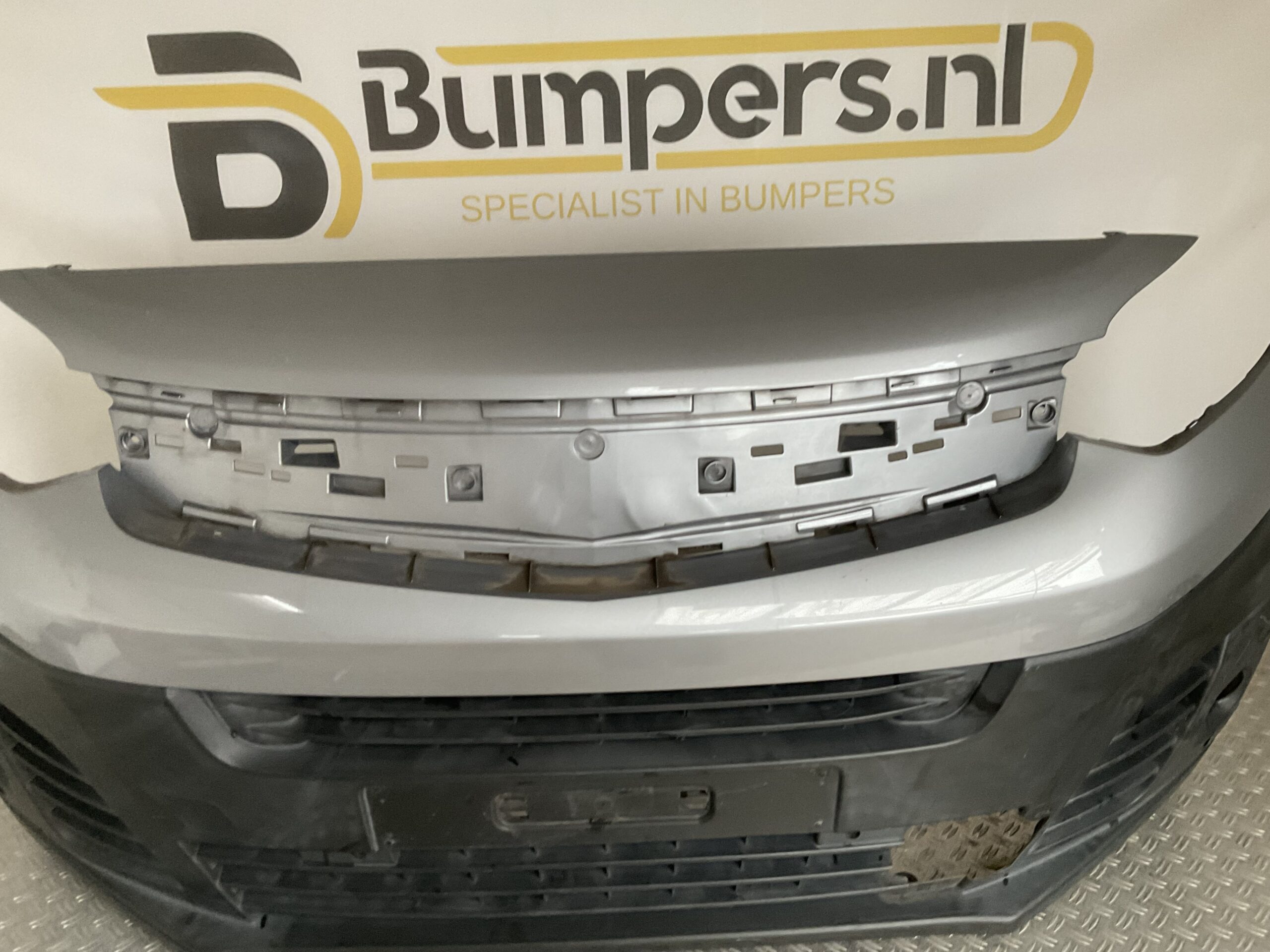 Bumper Opel Vivaro 14-19 9833129877 39201548 Voorbumper G5-17626z