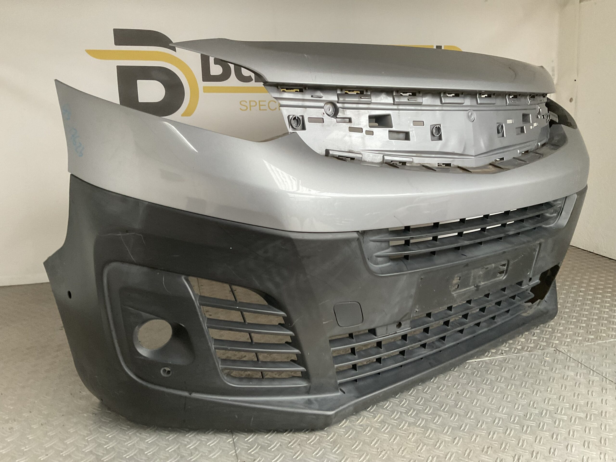 Bumper Opel Vivaro 14-19 9833129877 39201548 Voorbumper G5-17626z