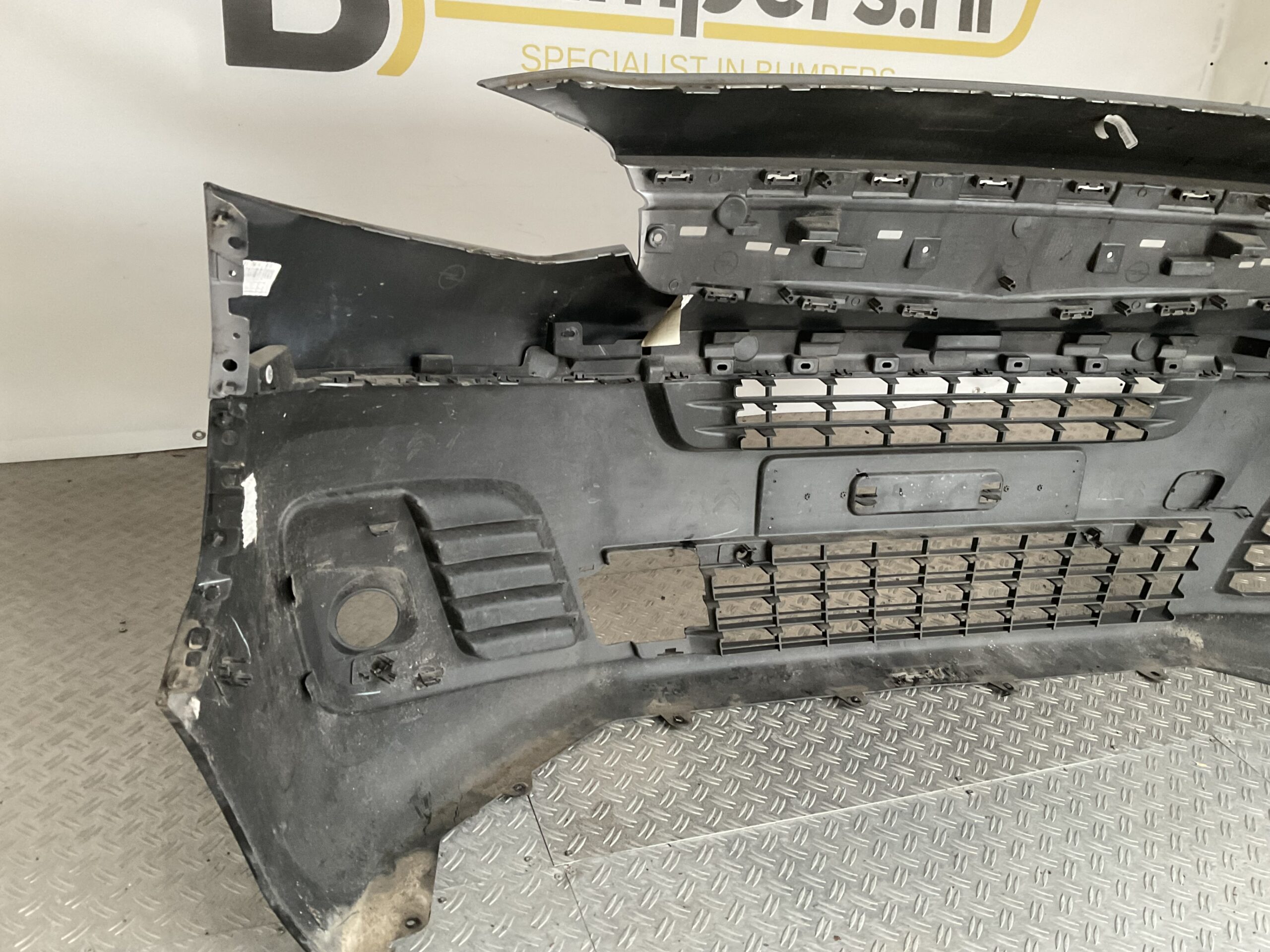 Bumper Opel Vivaro 14-19 9833129877 39201548 Voorbumper G5-17626z