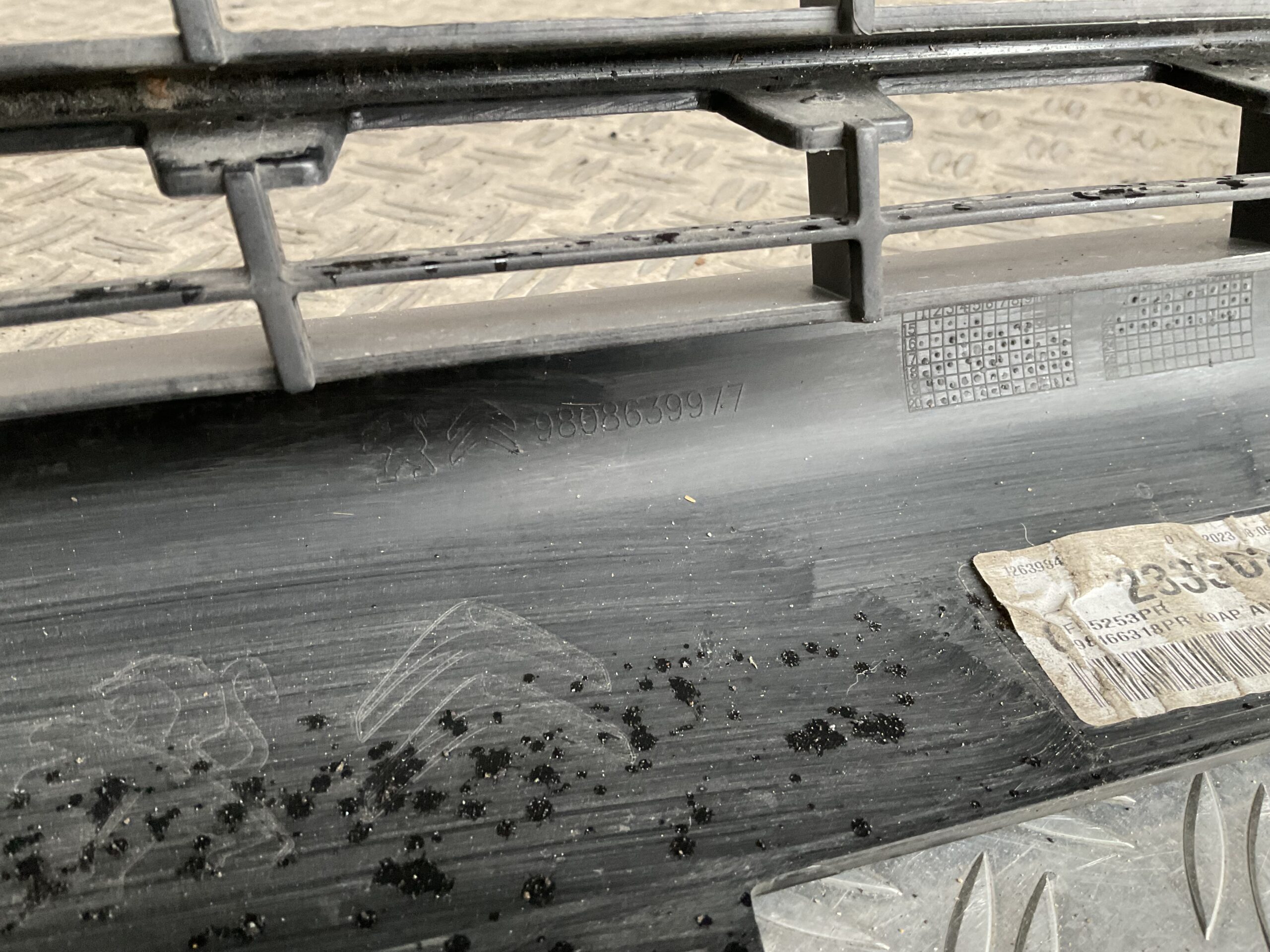 Bumper Peugeot Expert Citroen Jumpy 18-23 9808639977 Voorbumper J5-17666z