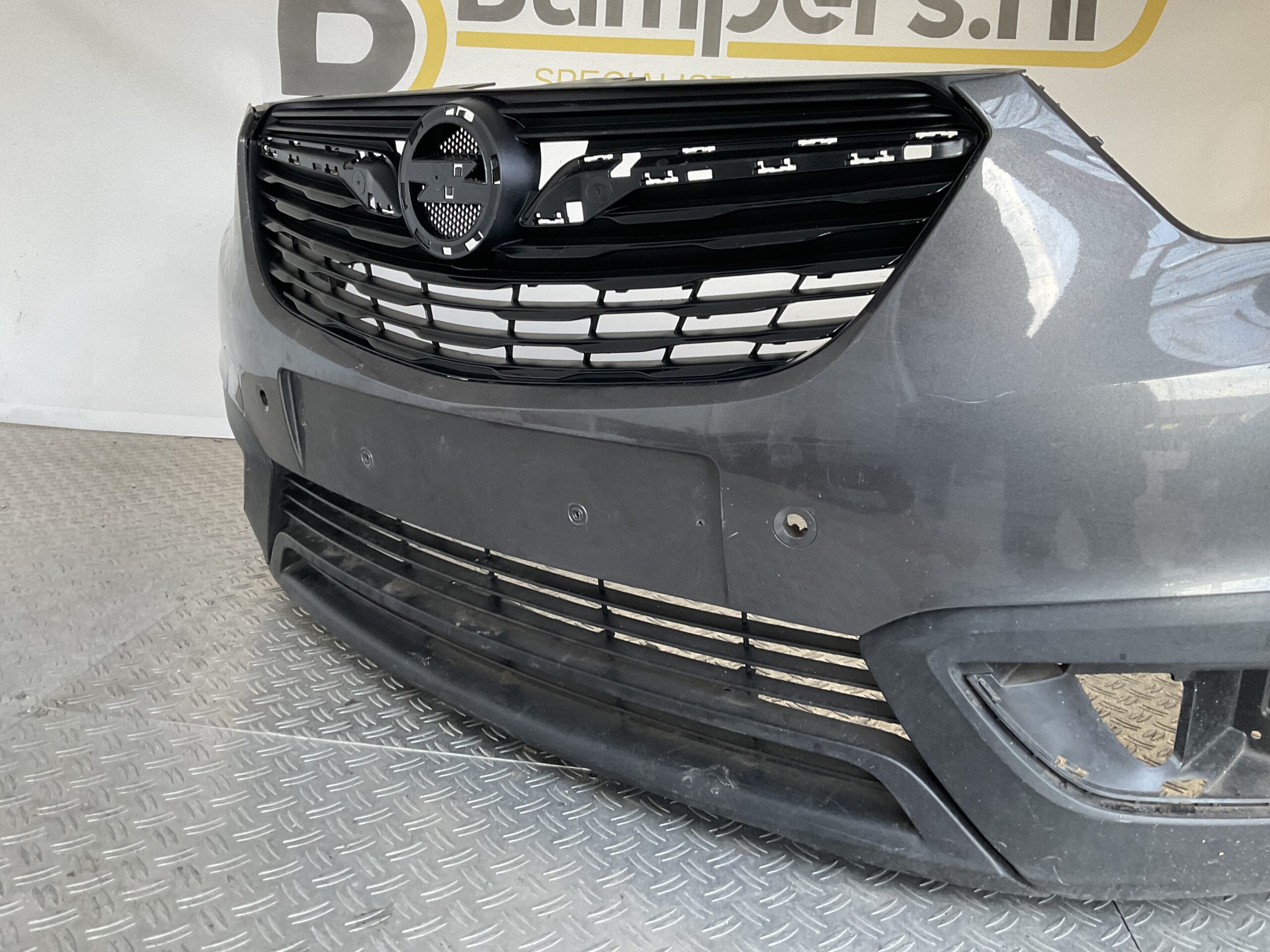 Bumper Opel Crossland pdc 17-22 39097370 Voorbumper i5-16656z
