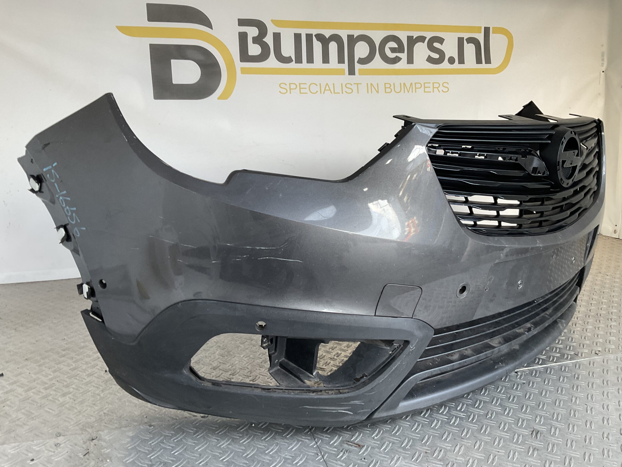 Bumper Opel Crossland pdc 17-22 39097370 Voorbumper i5-16656z