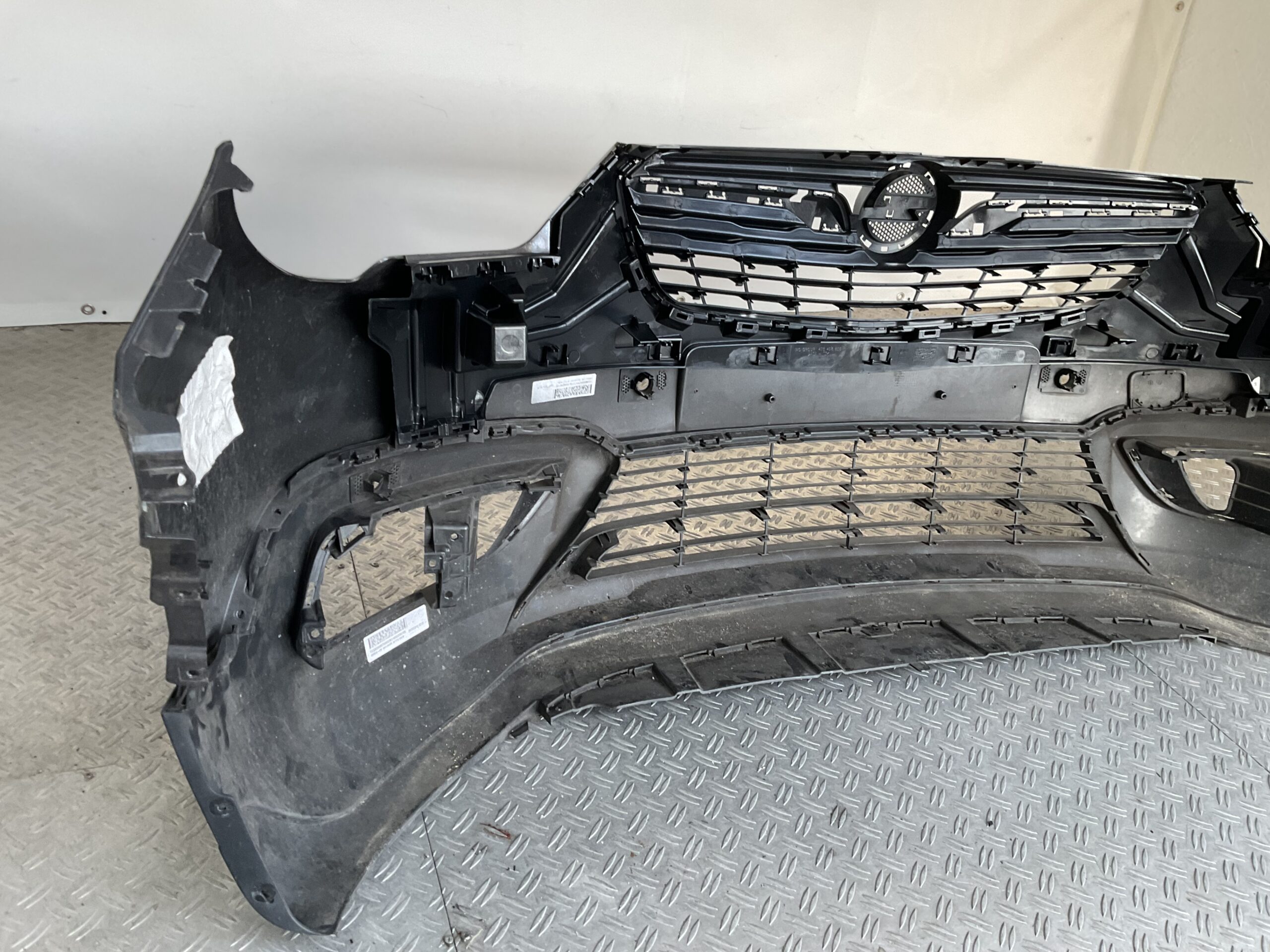 Bumper Opel Crossland pdc 17-22 39097370 Voorbumper i5-16656z