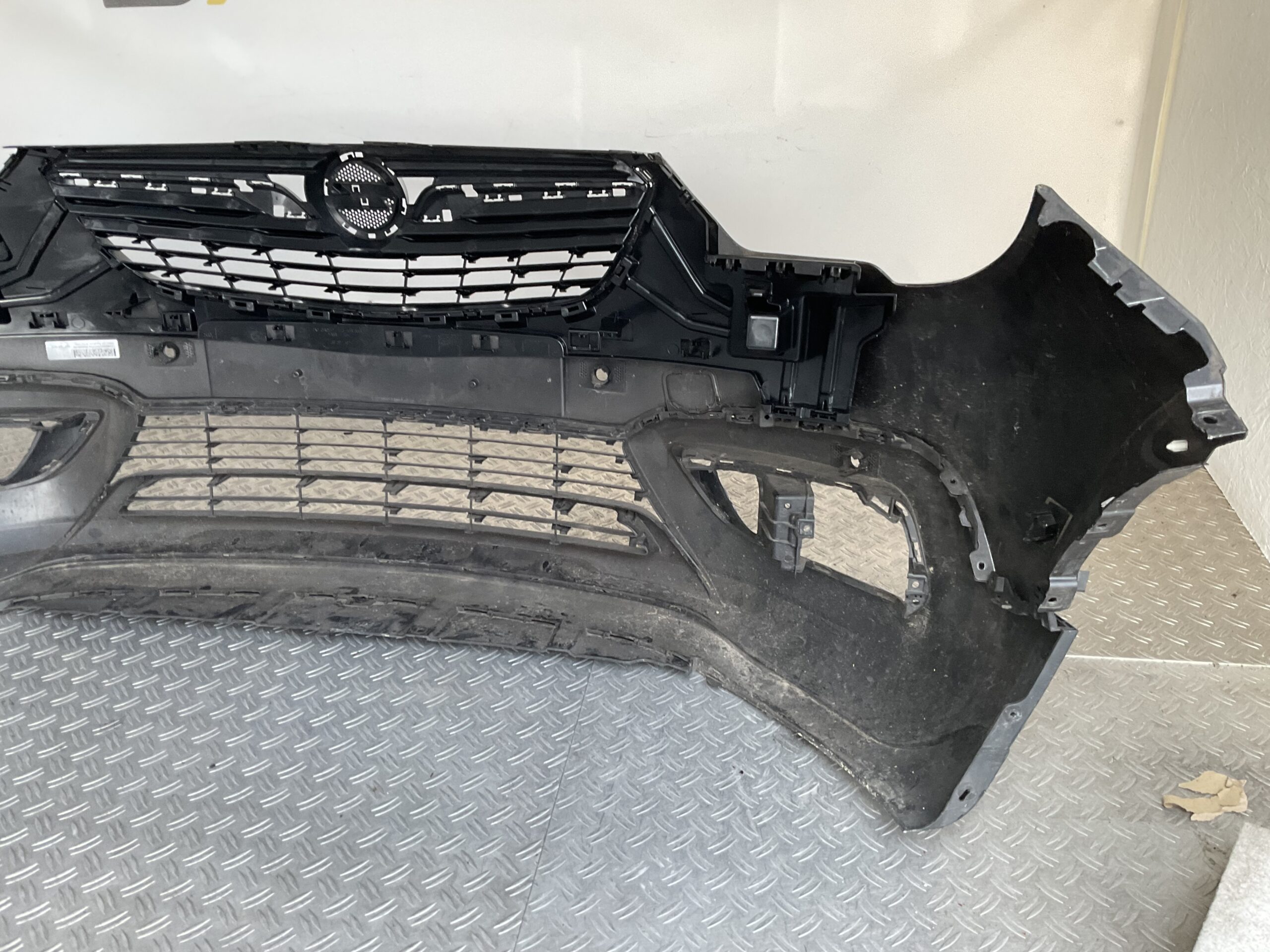 Bumper Opel Crossland pdc 17-22 39097370 Voorbumper i5-16656z