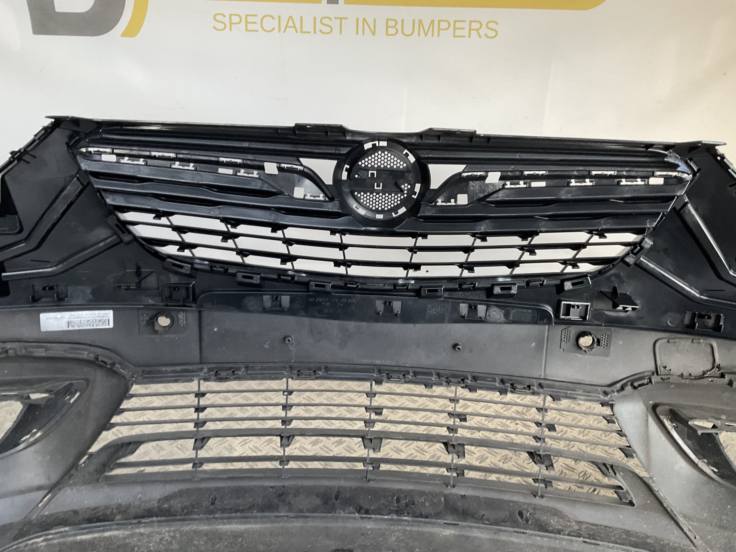 Bumper Opel Crossland pdc 17-22 39097370 Voorbumper i5-16656z