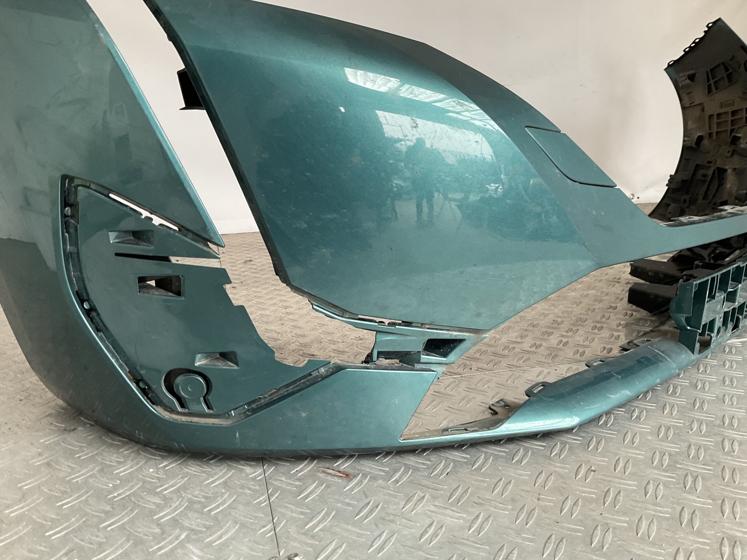 Bumper Peugeot 308 2022-2025 9838074780 Voorbumper J4-17696z