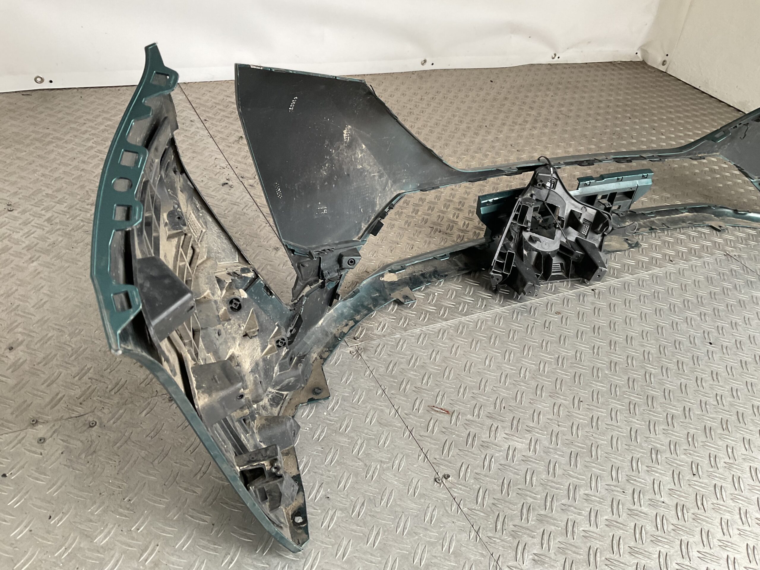 Bumper Peugeot 308 2022-2025 9838074780 Voorbumper J4-17696z