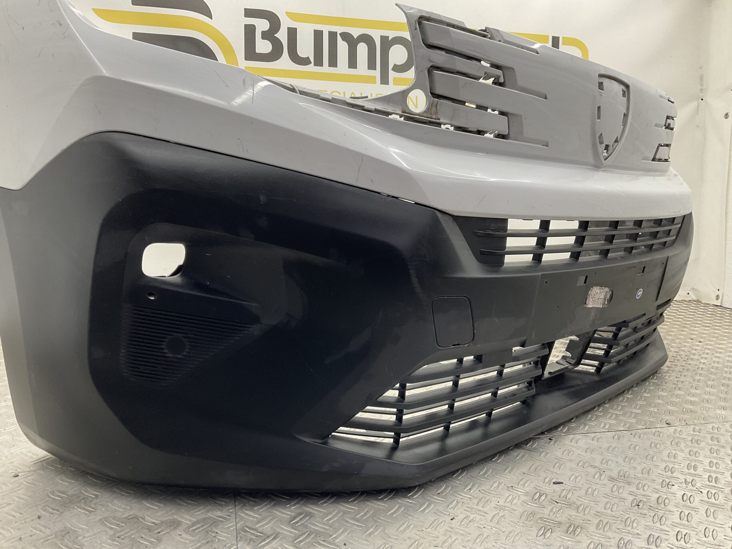 Bumper Peugeot Partner 23-25 9856189380 Voorbumper i5-17977z