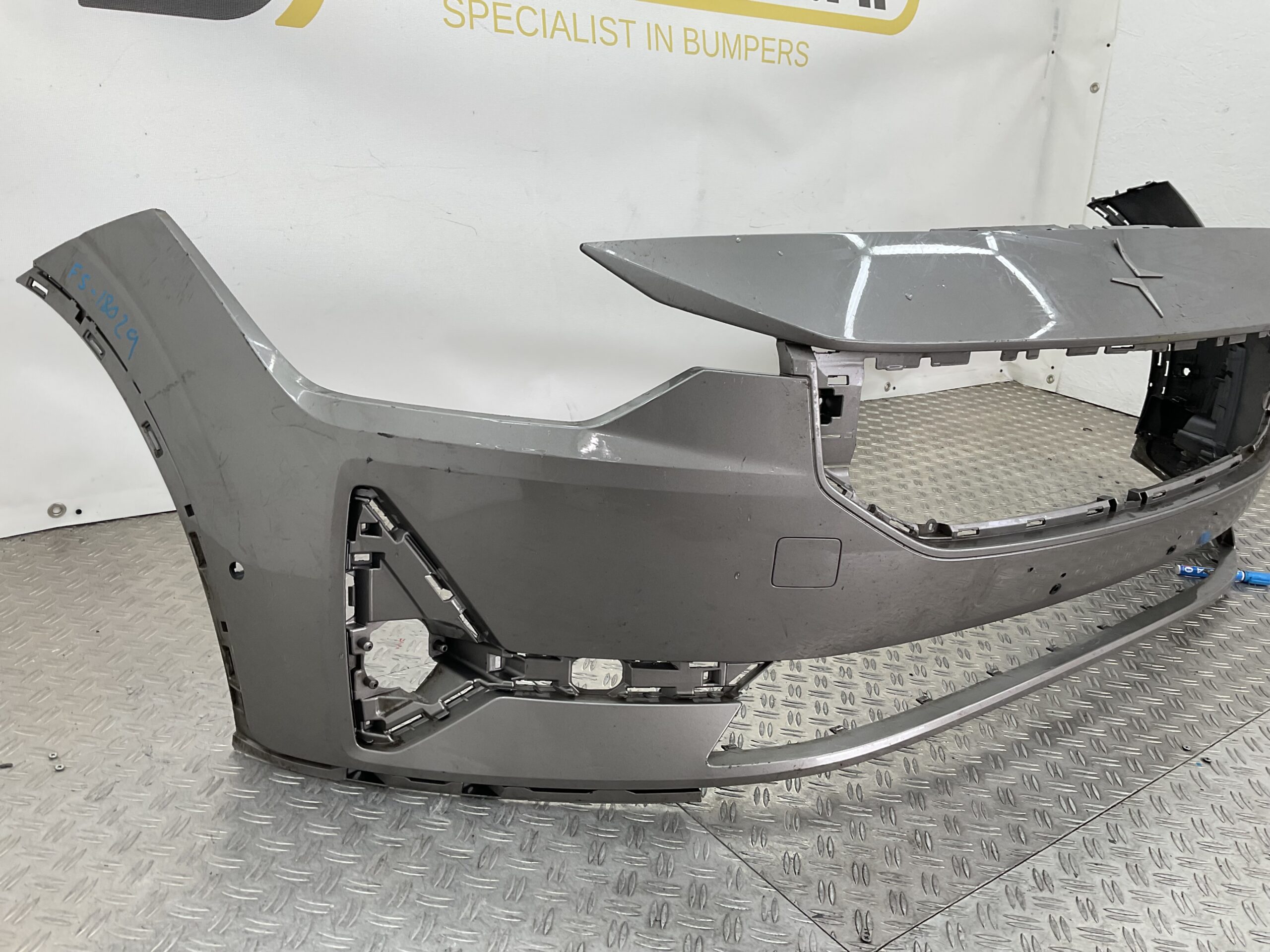 Bumper Polestar 2 19- 31690327 Voorbumper F5-18029z