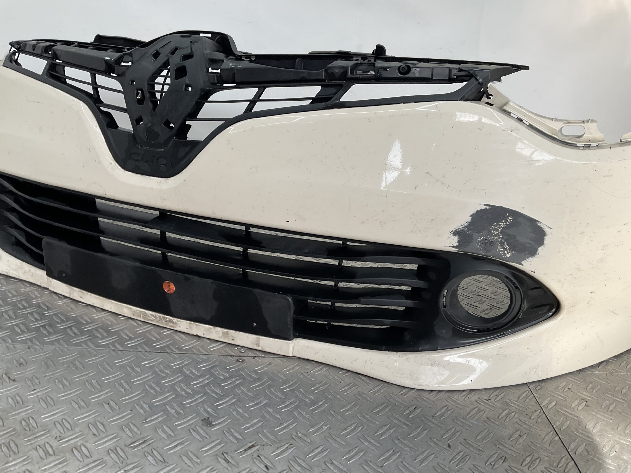 Bumper Renault Clio 4 2012-2015 620221112R Voorbumper F3-18062z