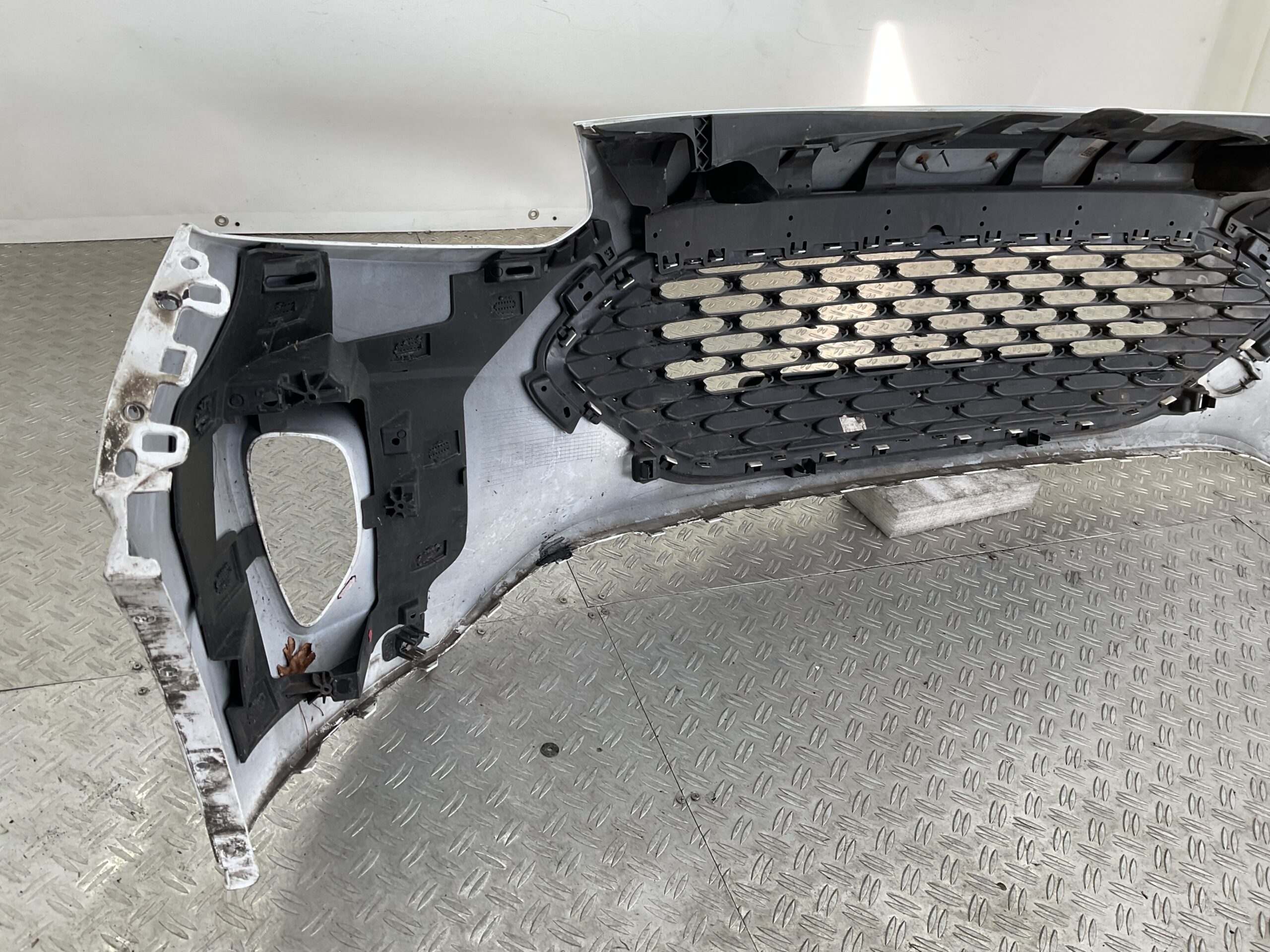 Bumper Ford Kuga MK3 Normaal 19- LV4B-17F003-j Voorbumper D10-18083z