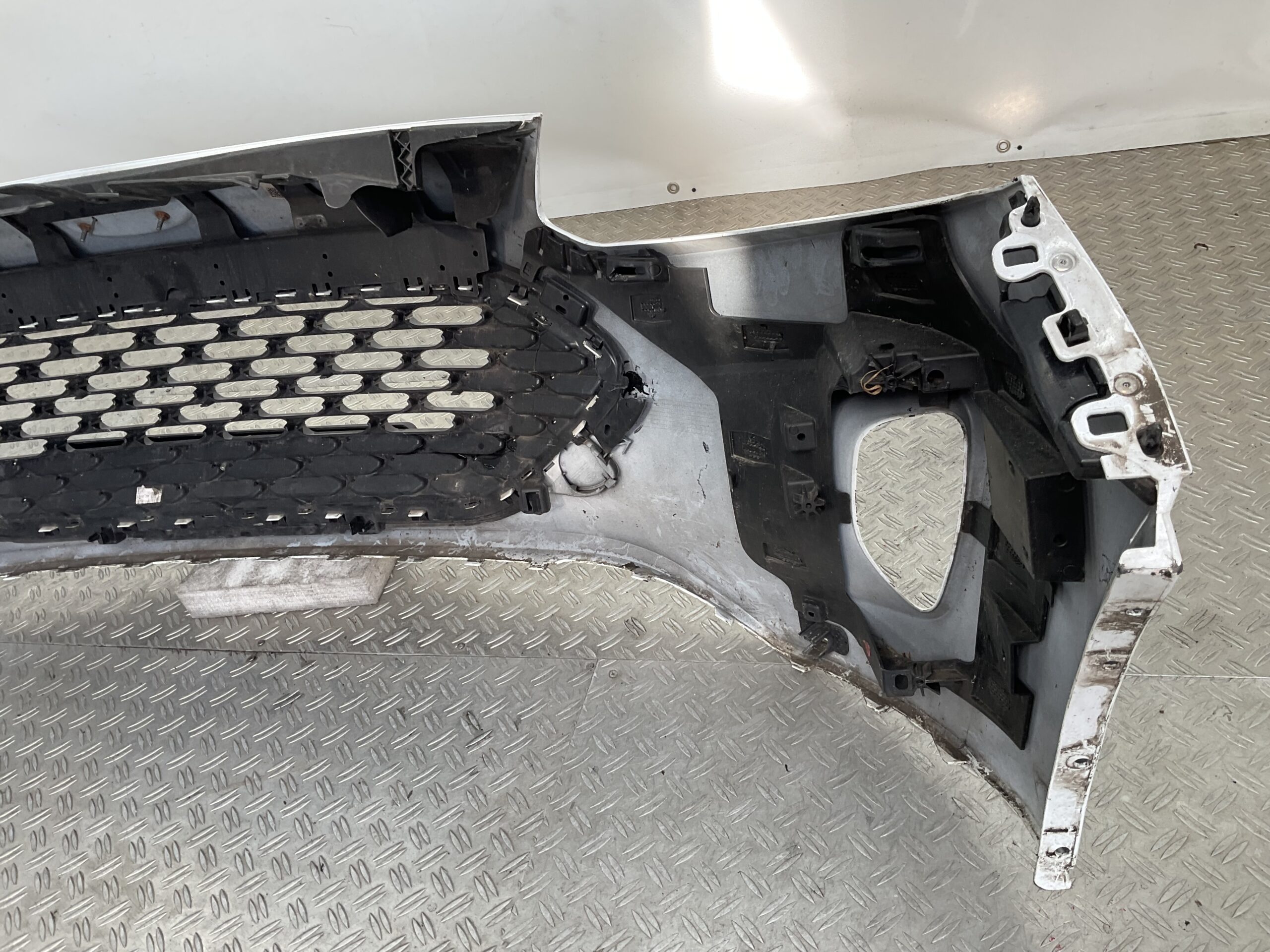 Bumper Ford Kuga MK3 Normaal 19- LV4B-17F003-j Voorbumper D10-18083z