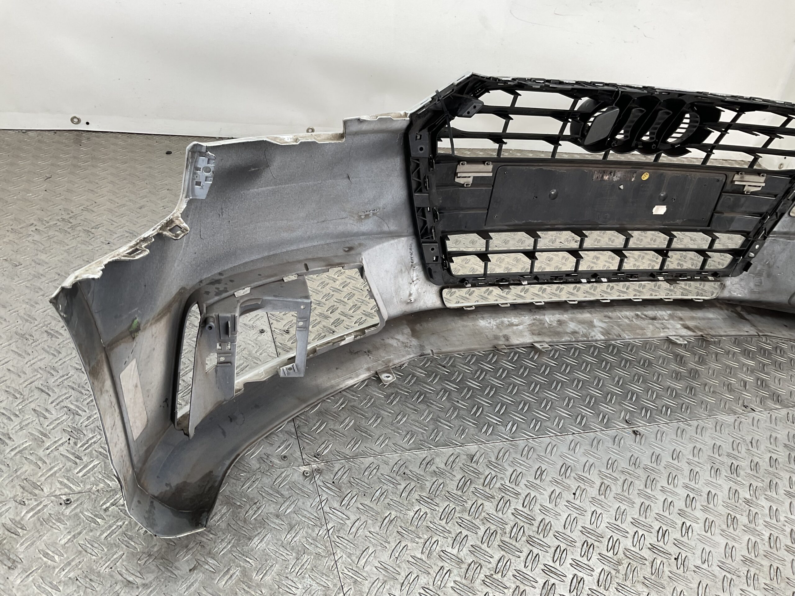 Bumper Audi A4 BW0 B9 Normaal 14-17 8W0807437 Voorbumper H3-15799z