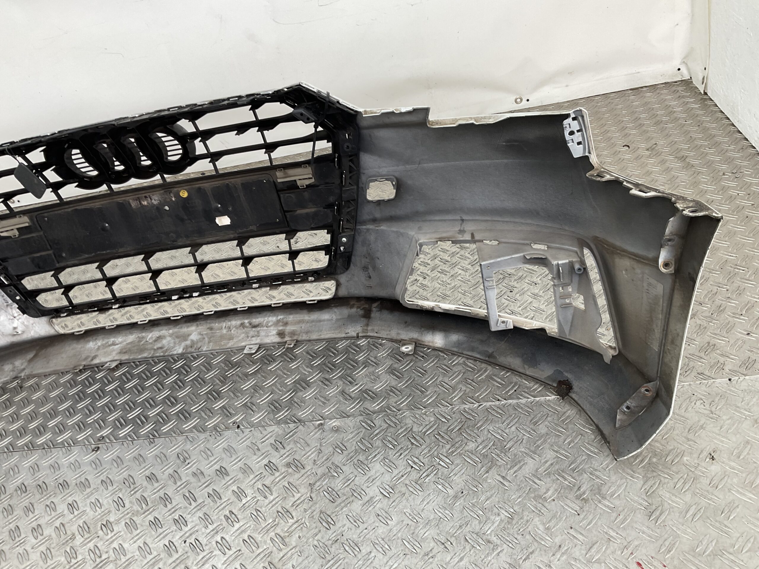 Bumper Audi A4 BW0 B9 Normaal 14-17 8W0807437 Voorbumper H3-15799z