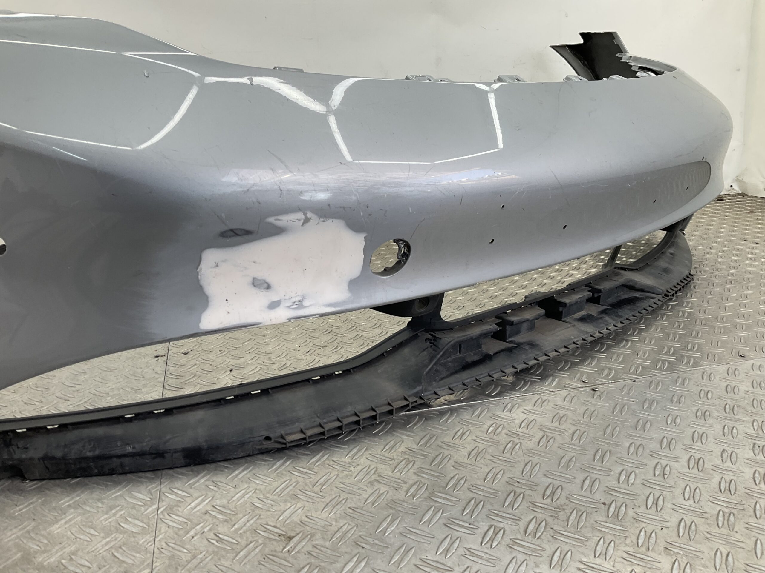 Bumper Porsche Taycan 9J1807683 Voorbumper MI16985