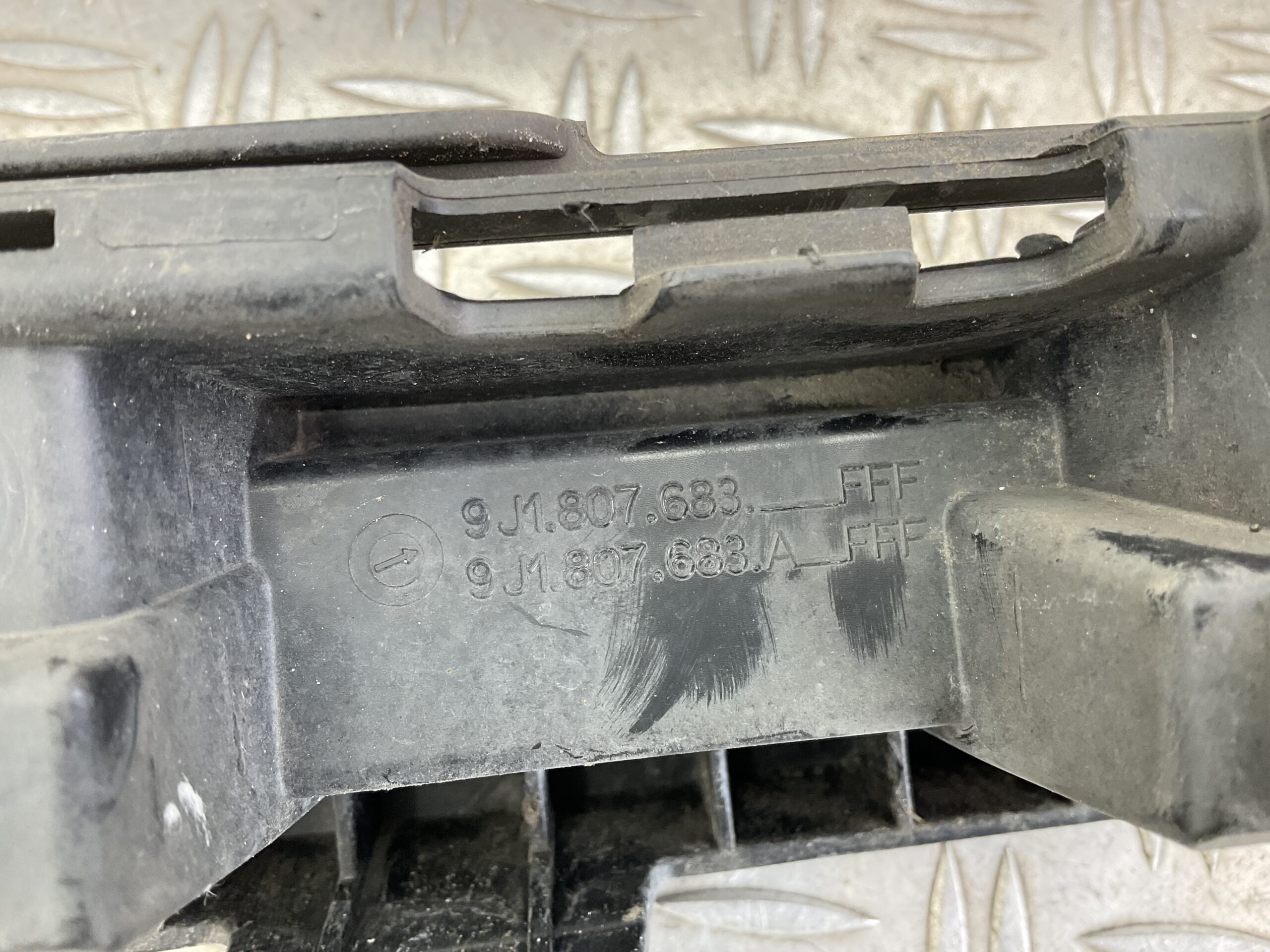 Bumper Porsche Taycan 9J1807683 Voorbumper MI16985