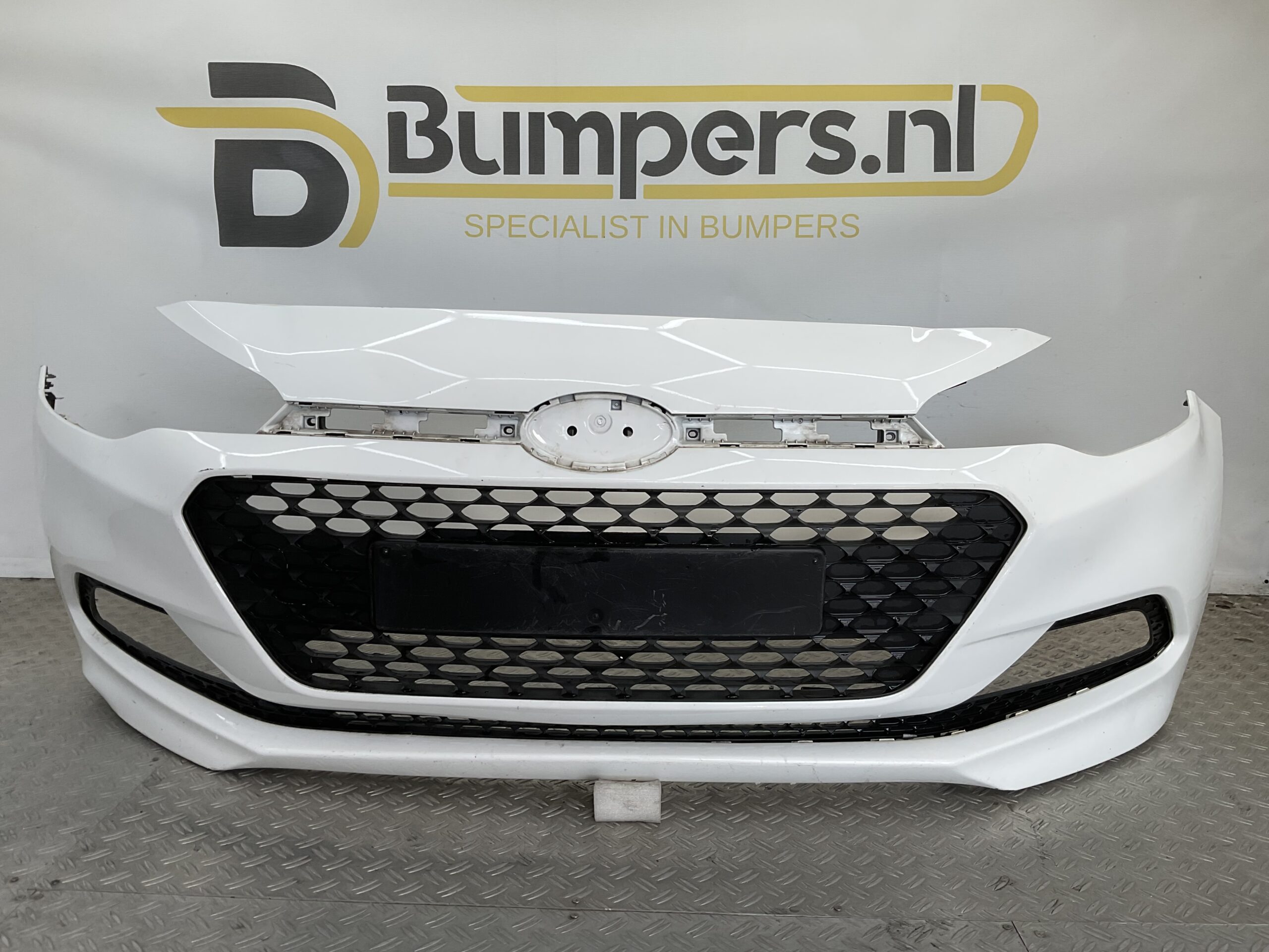 Bumper Hyundai i20 2015 86511C8000 Voorbumper E3-18552
