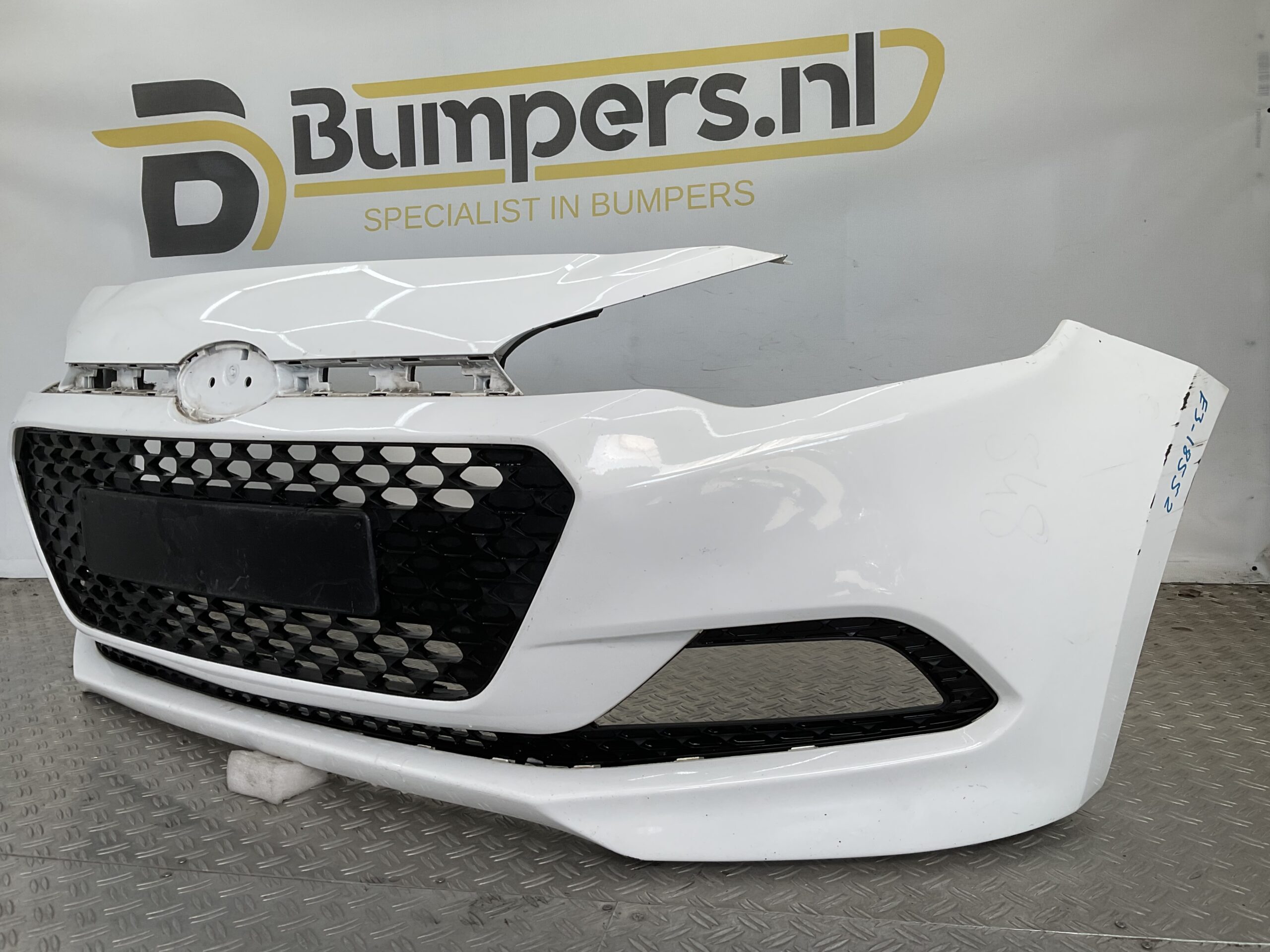 Bumper Hyundai i20 2015 86511C8000 Voorbumper E3-18552