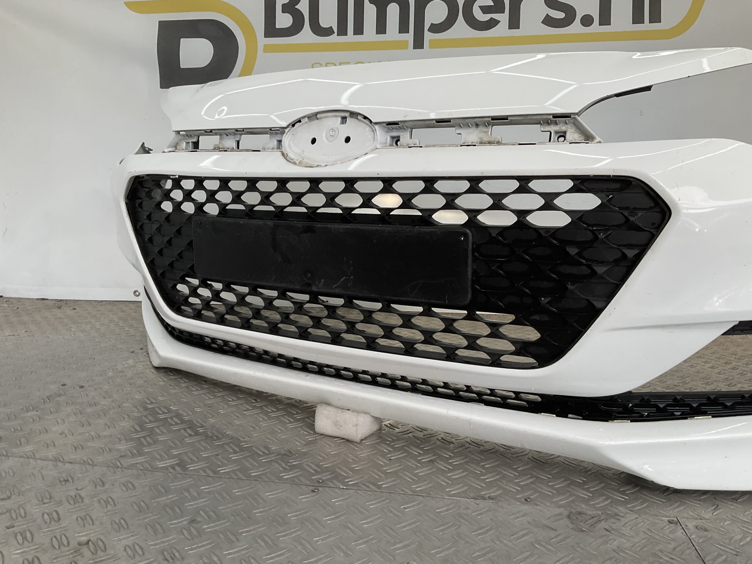 Bumper Hyundai i20 2015 86511C8000 Voorbumper E3-18552