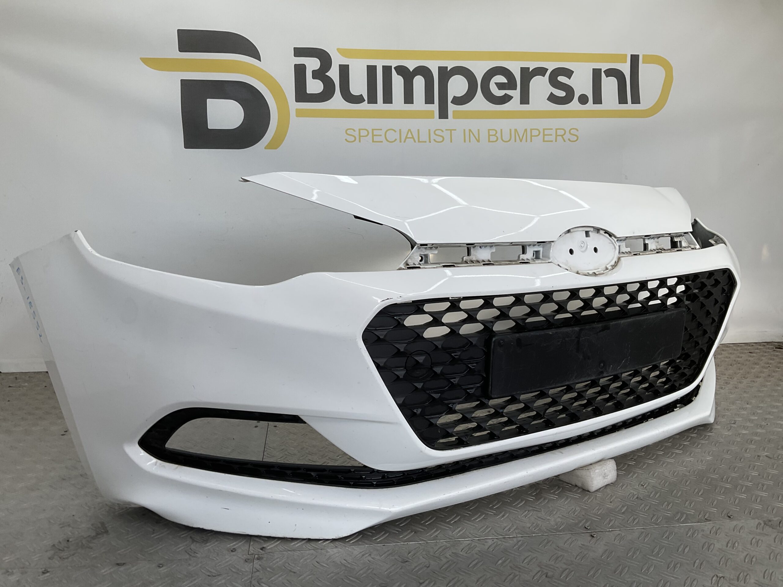 Bumper Hyundai i20 2015 86511C8000 Voorbumper E3-18552