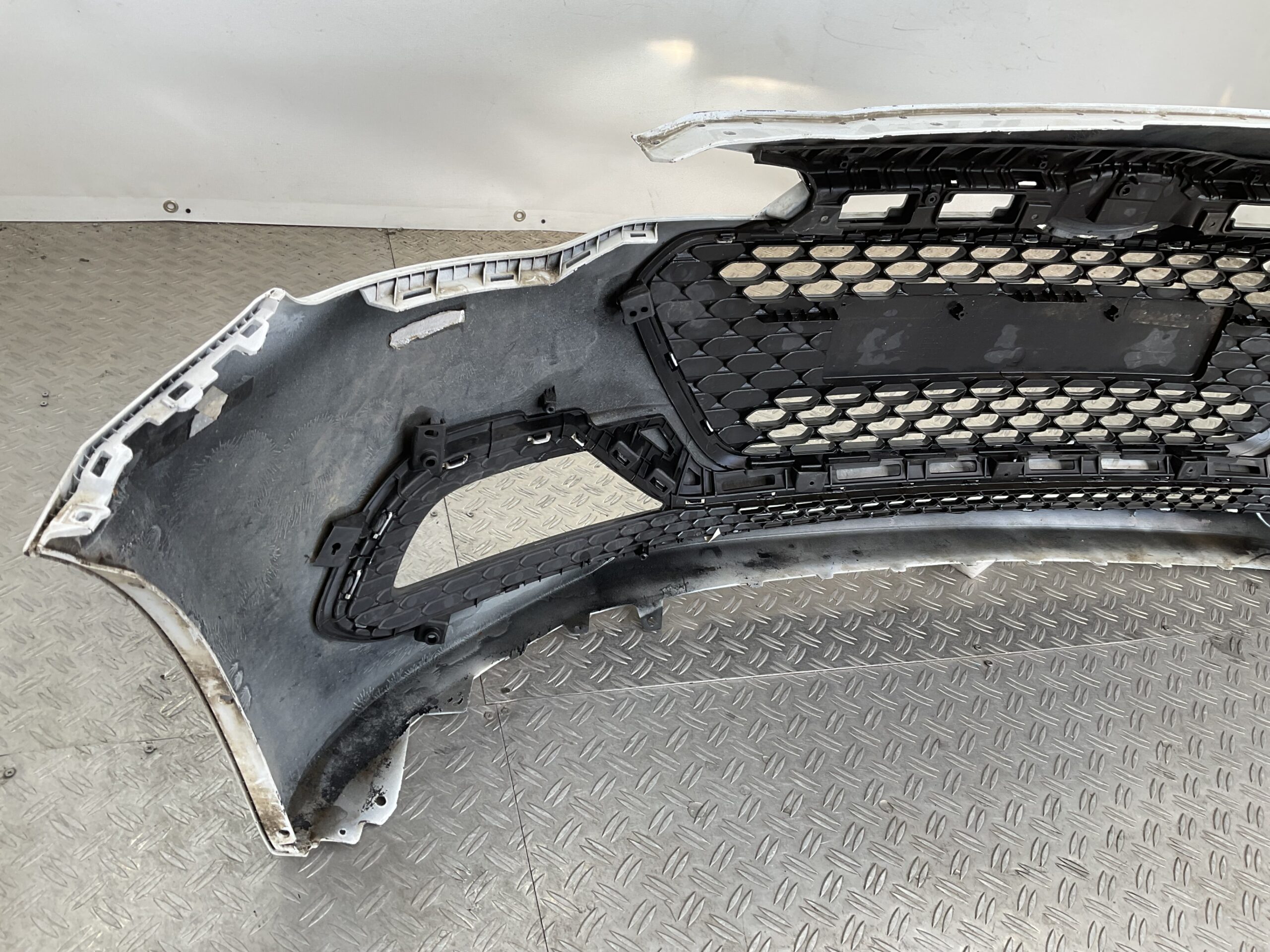 Bumper Hyundai i20 2015 86511C8000 Voorbumper E3-18552