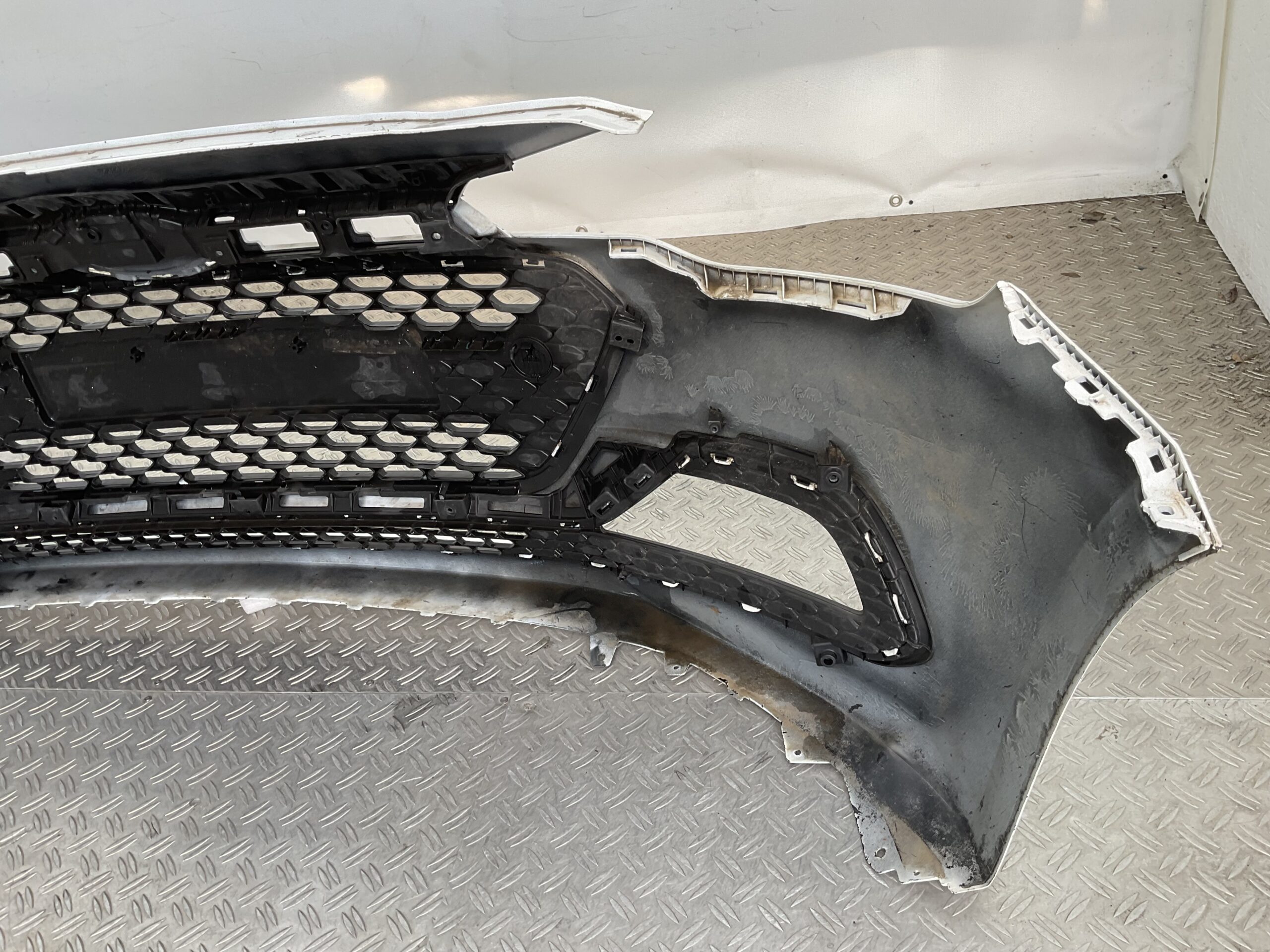 Bumper Hyundai i20 2015 86511C8000 Voorbumper E3-18552