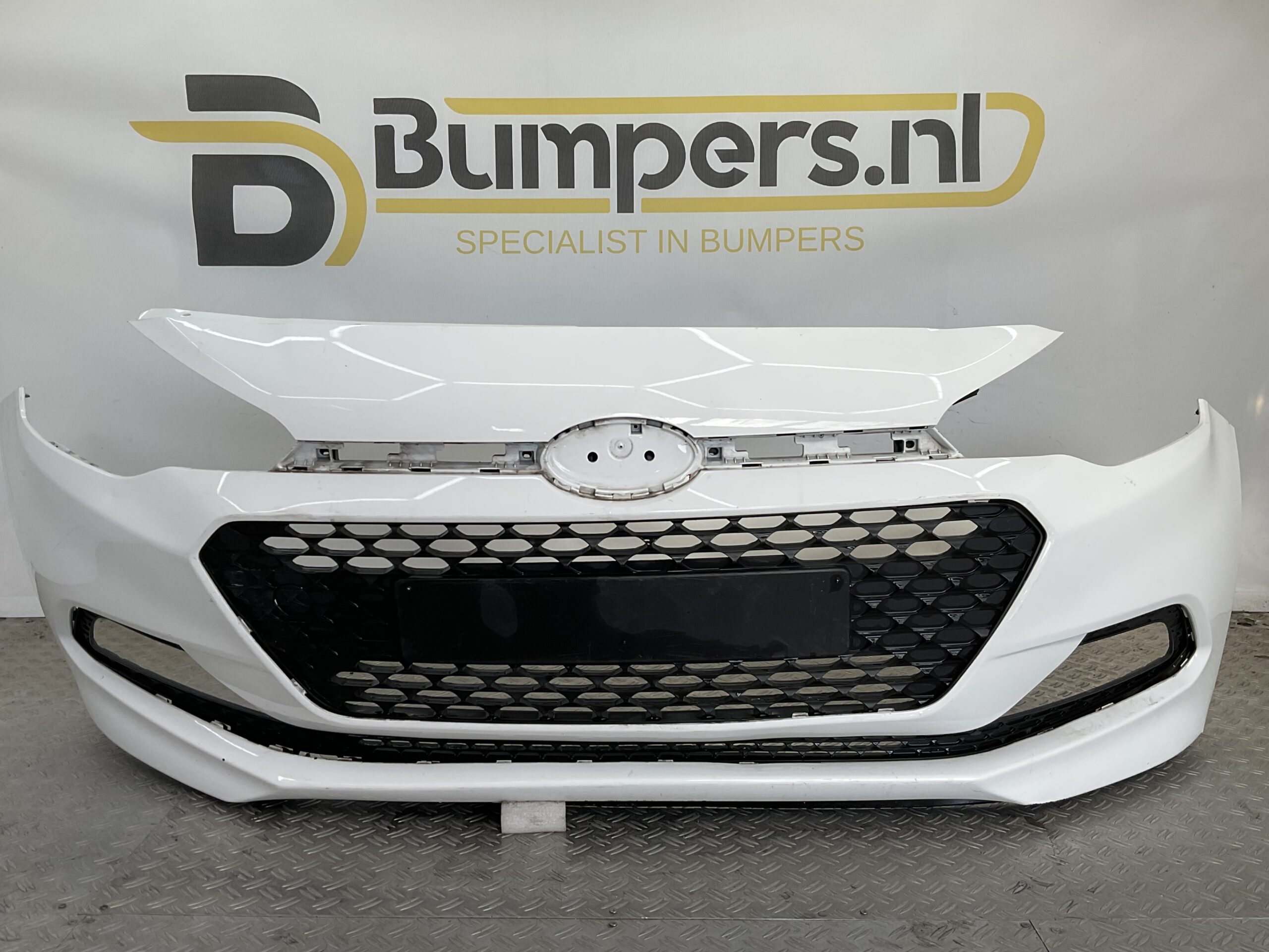 Bumper Hyundai i20 2015 86511C8000 Voorbumper E3-18555