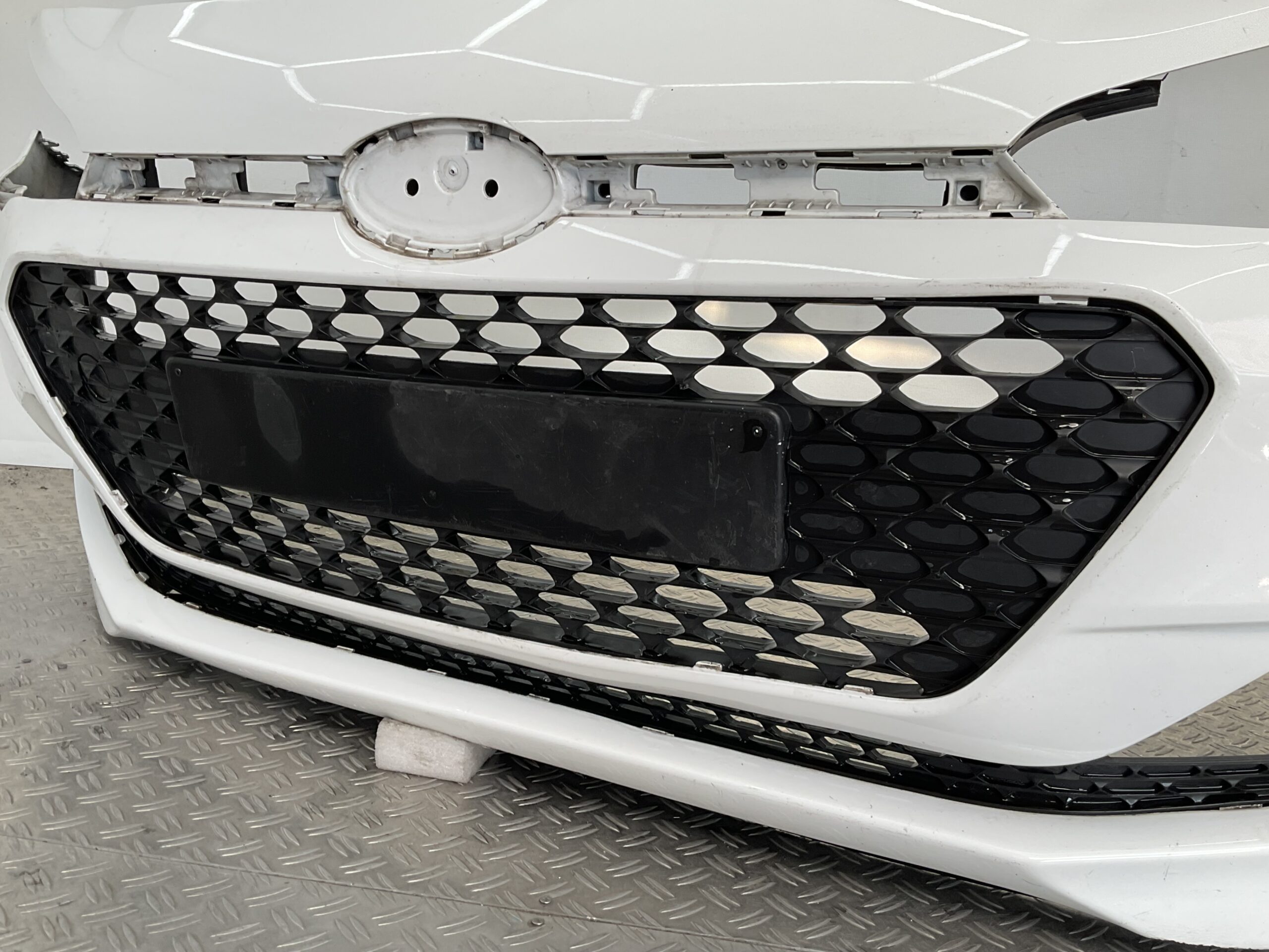 Bumper Hyundai i20 2015 86511C8000 Voorbumper E3-18555