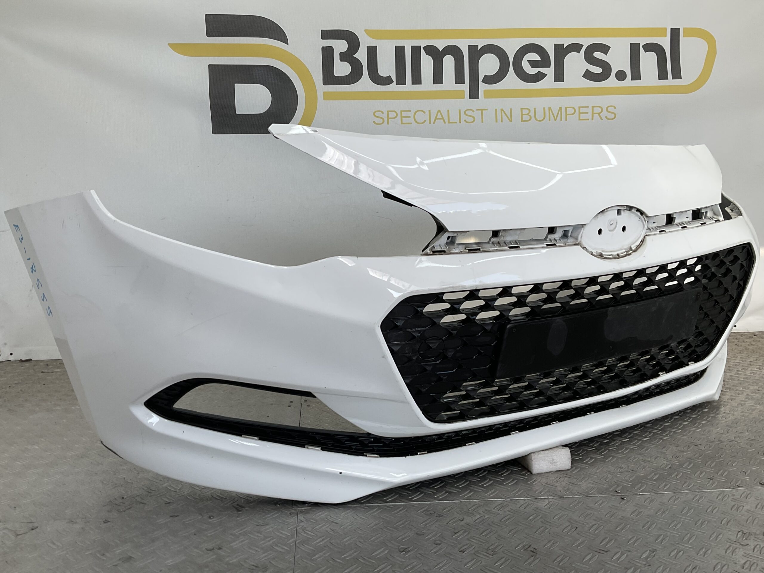 Bumper Hyundai i20 2015 86511C8000 Voorbumper E3-18555