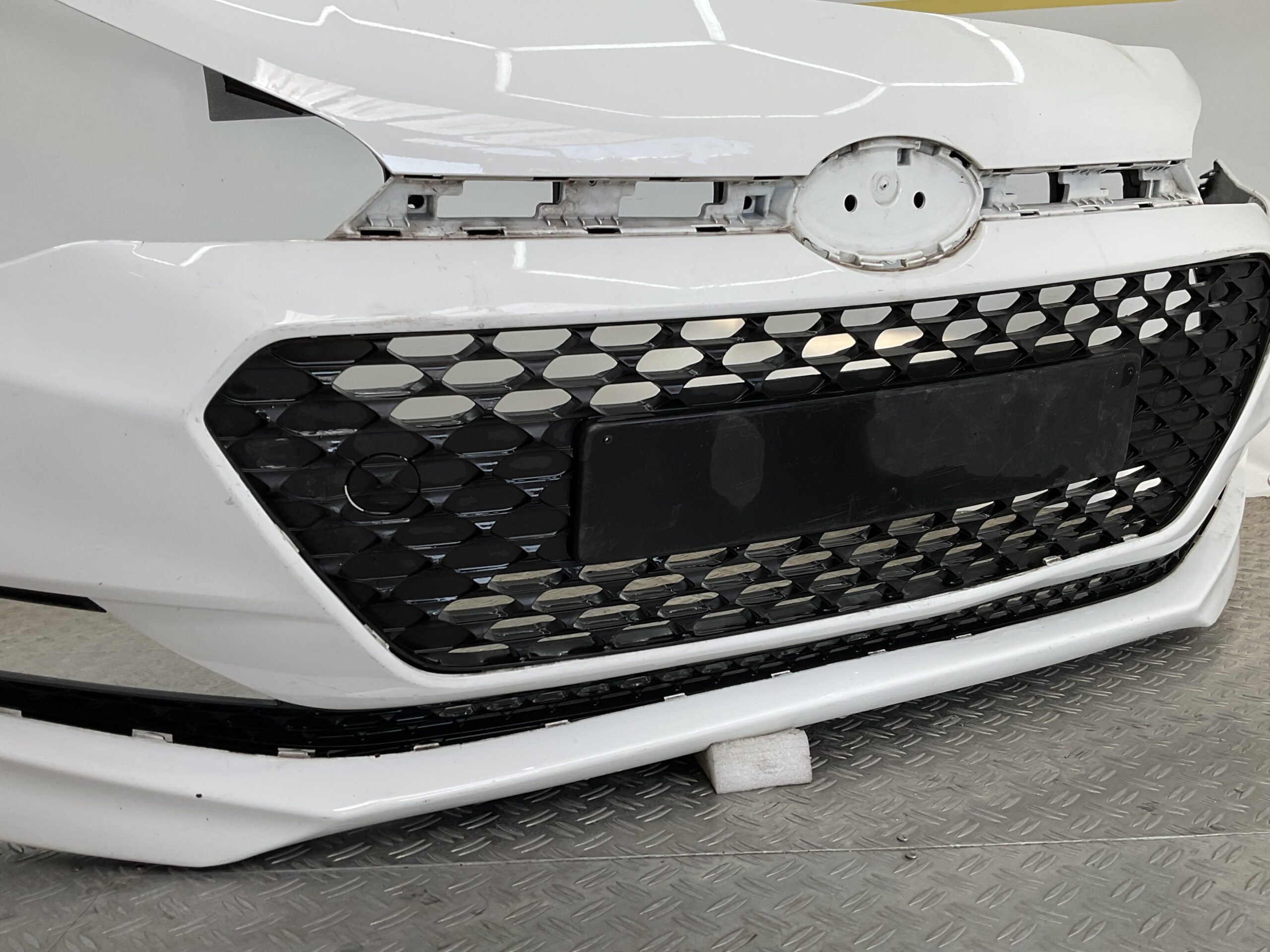 Bumper Hyundai i20 2015 86511C8000 Voorbumper E3-18555