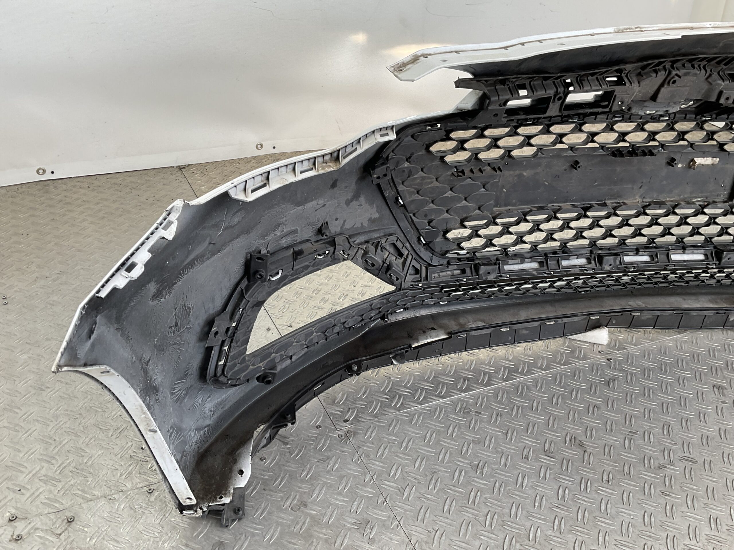 Bumper Hyundai i20 2015 86511C8000 Voorbumper E3-18555