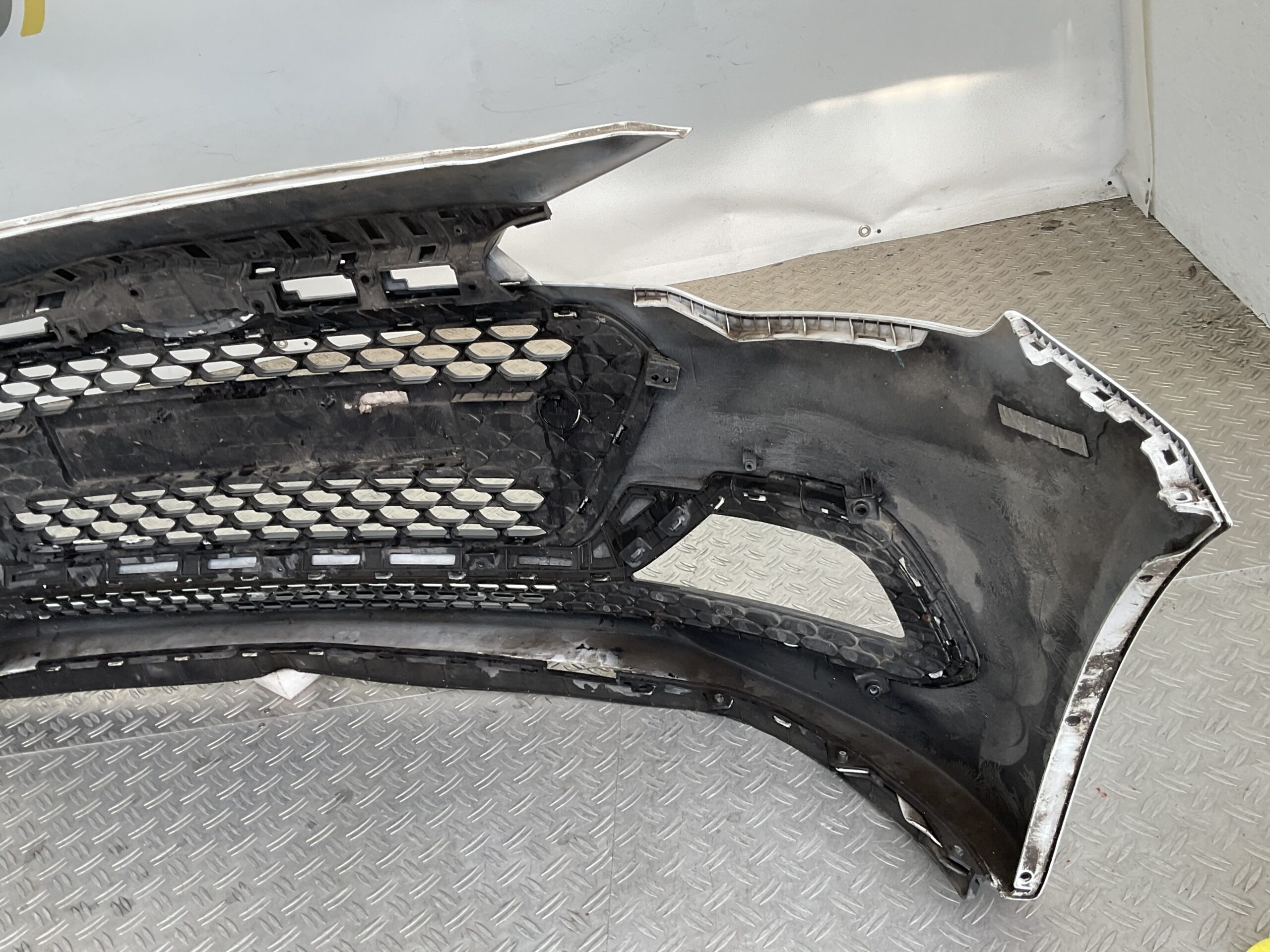 Bumper Hyundai i20 2015 86511C8000 Voorbumper E3-18555