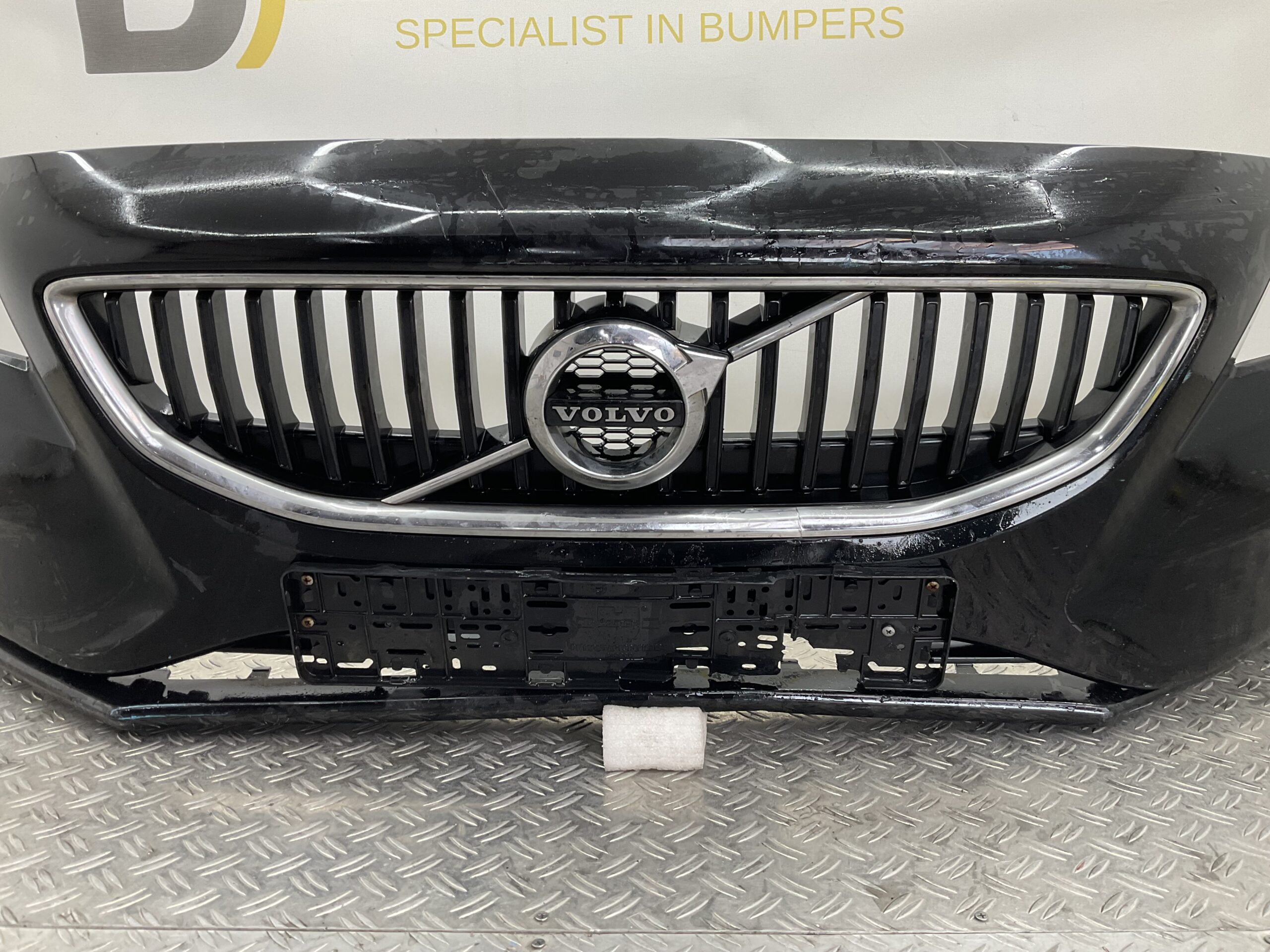 Bumper Volvo V40 Normaal 12- kls pdc 31283732 Grill Voorbumper E4-18628